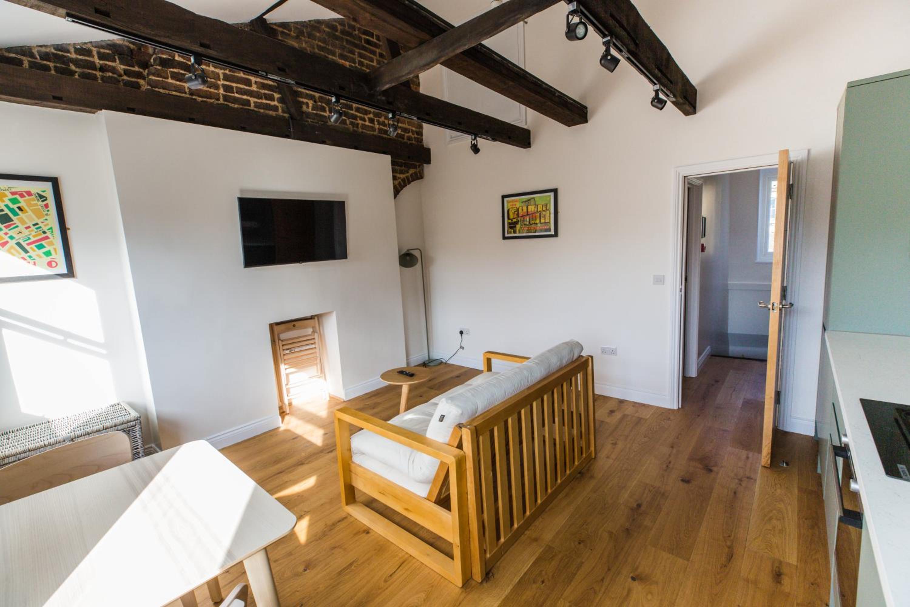 Classic One-Bedroom Apartment with King Bed photo 3