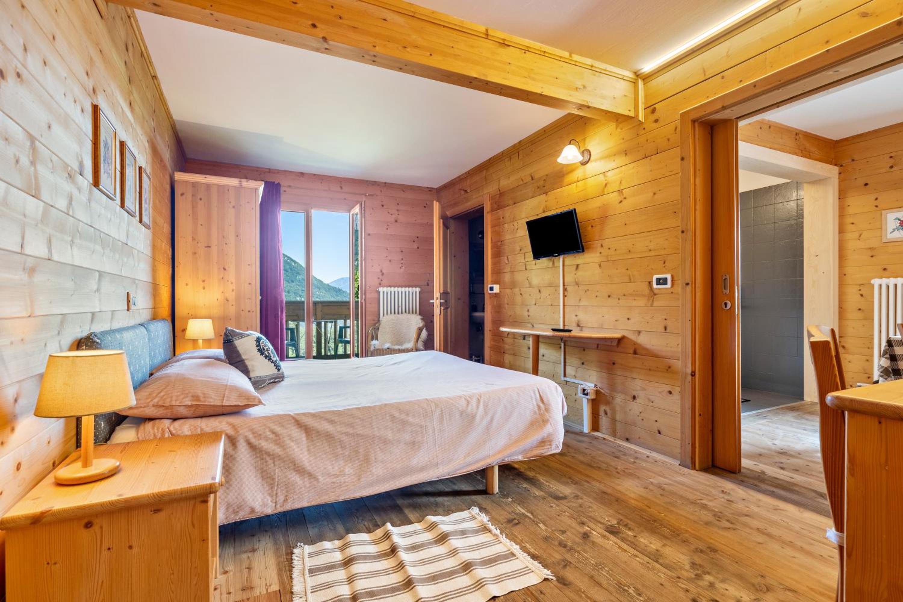 Two-Bedroom Deluxe Apartment with Garden View photo 1