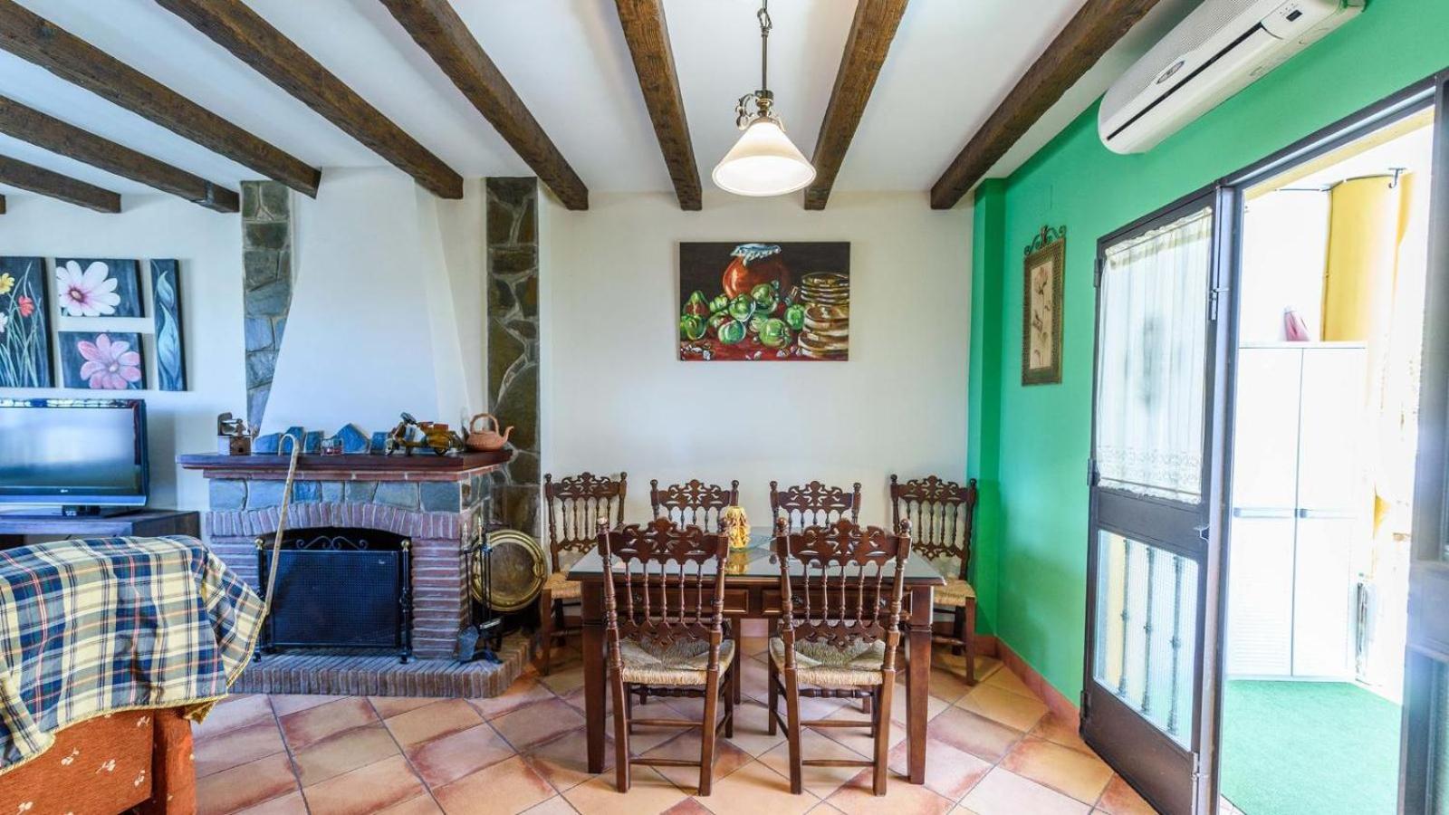 Three-Bedroom House photo 3
