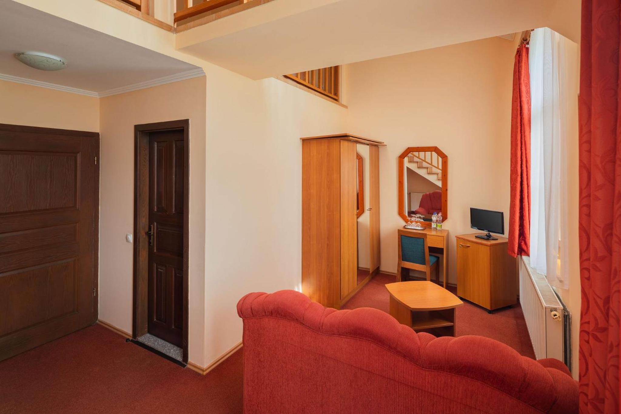 Standard large apartment photo 2