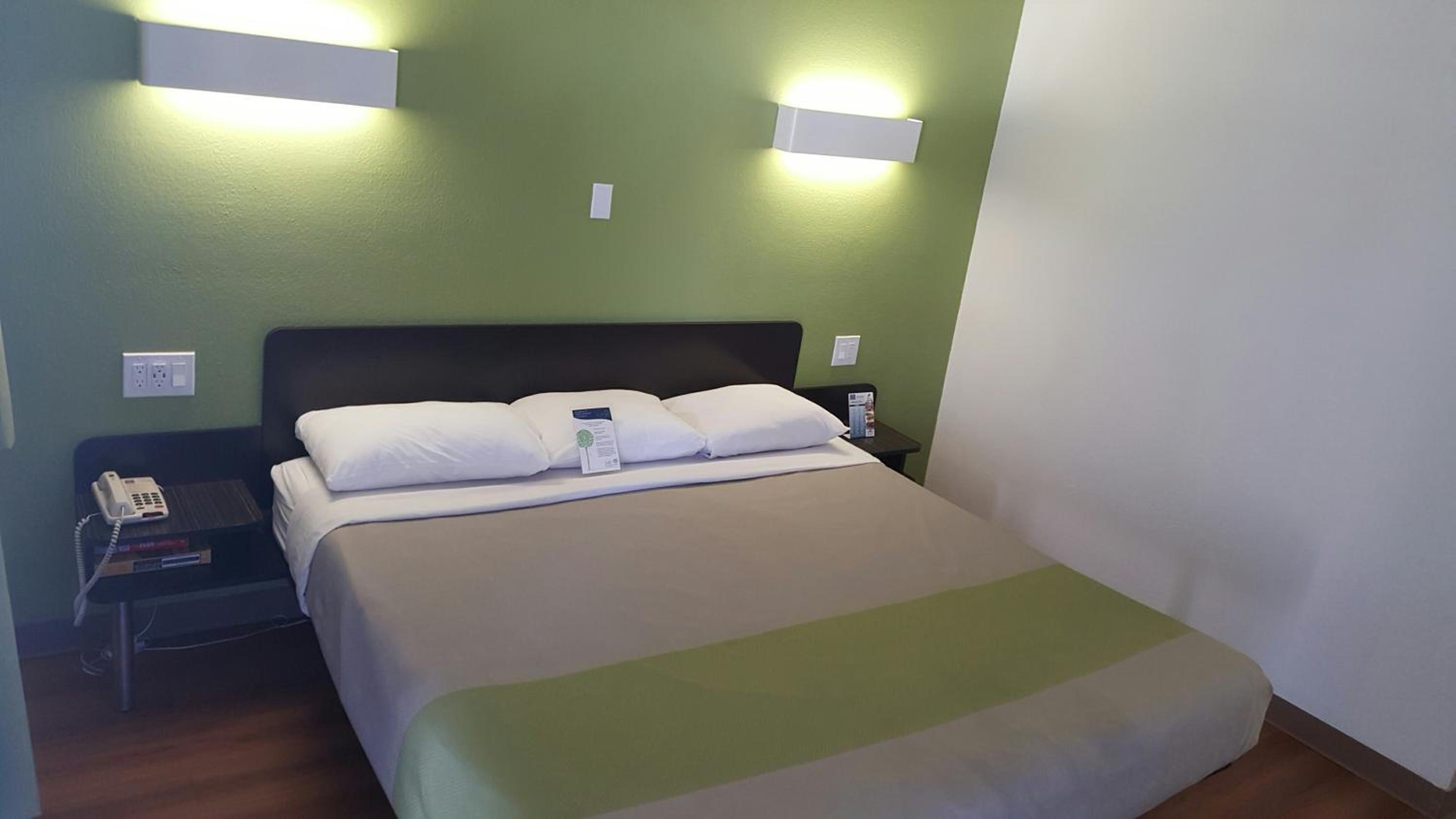 Double Room - Disability Access - Roll In Shower - Photo 2
