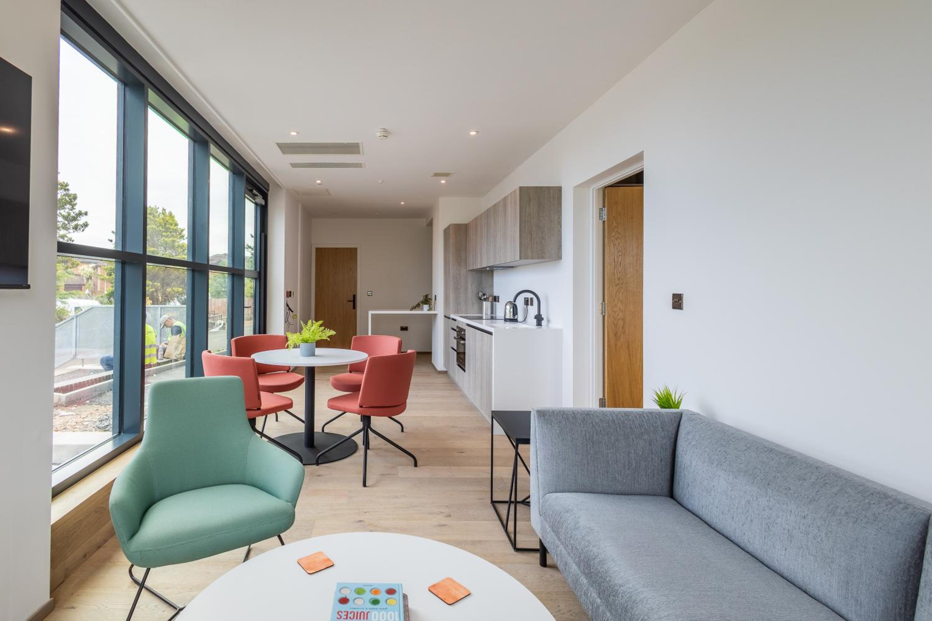 One Bedroom Apartment (large double bed)