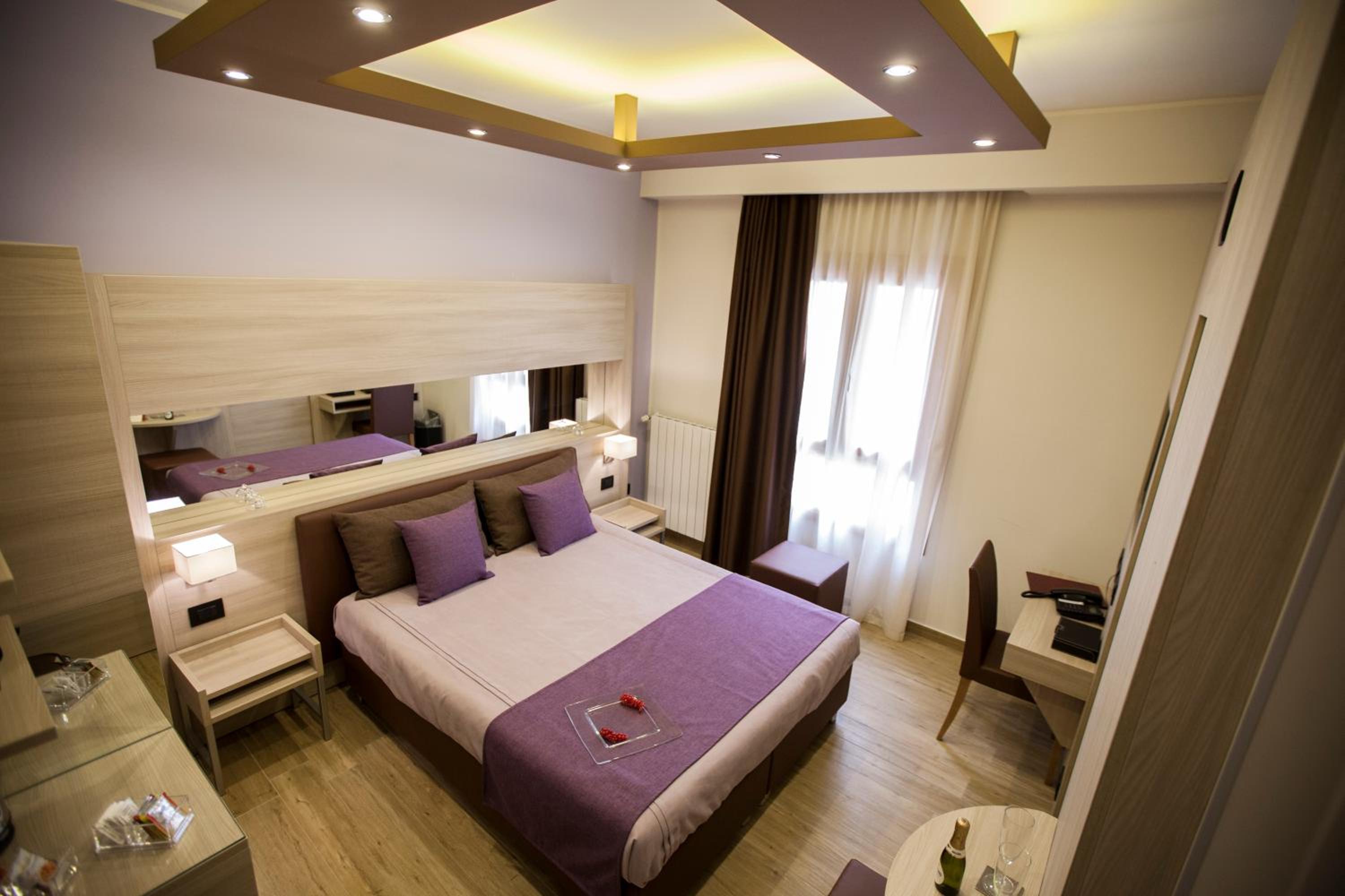 Deluxe Double Room - Photo 9
