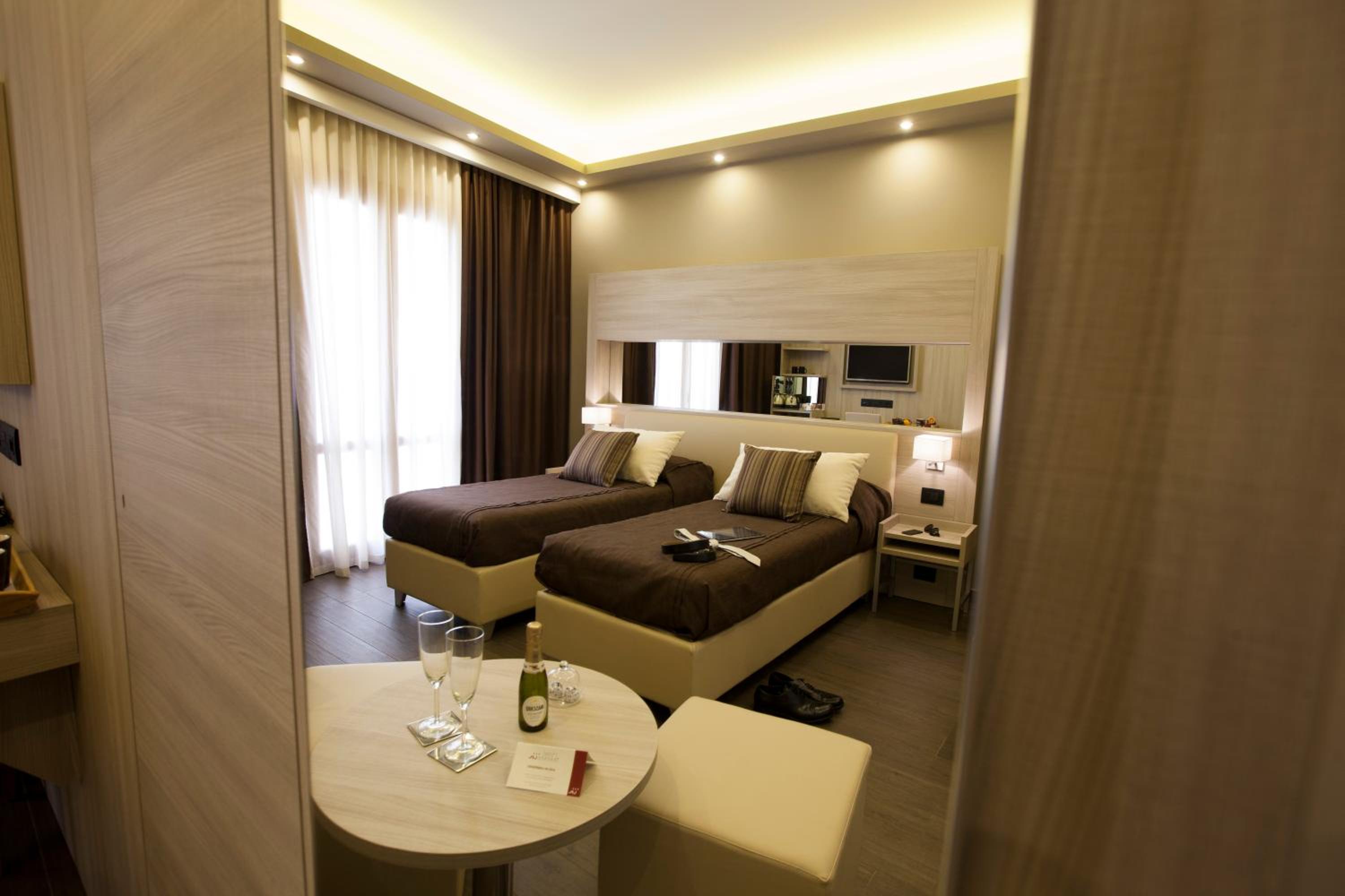 Deluxe Double Room - Photo 23