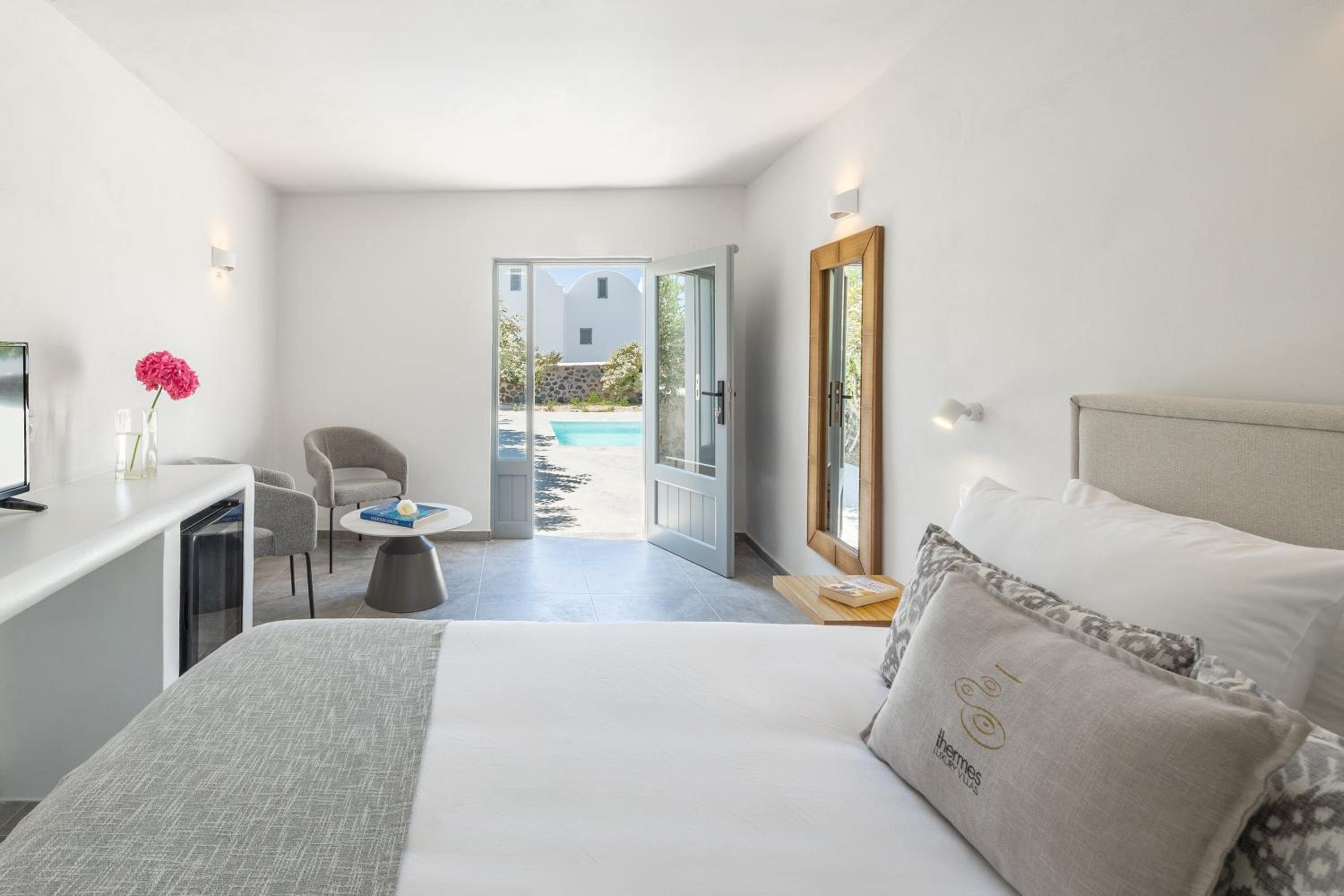 Junior Suite with Private Pool - Photo 3