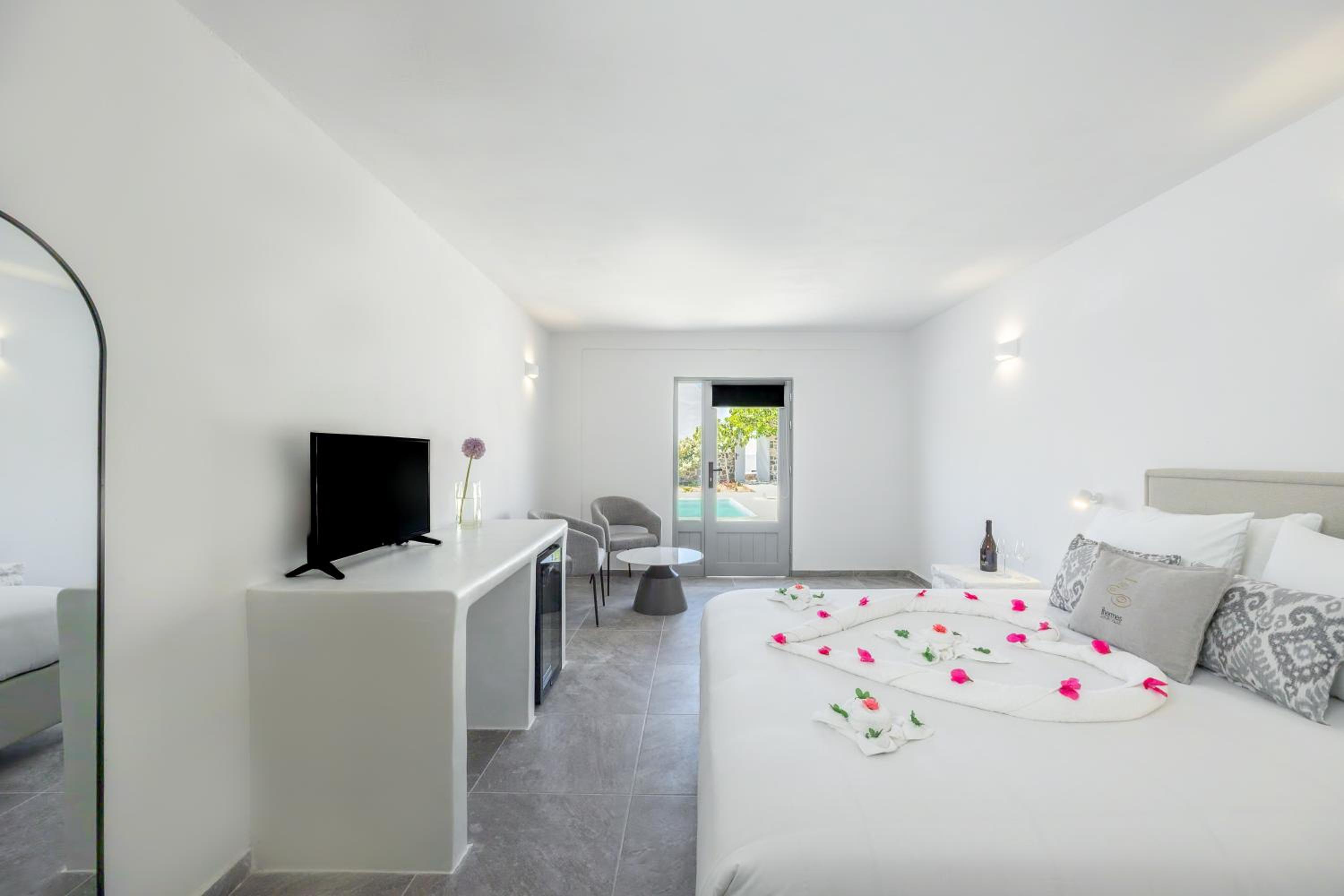 Junior Suite with Private Pool - Photo 6