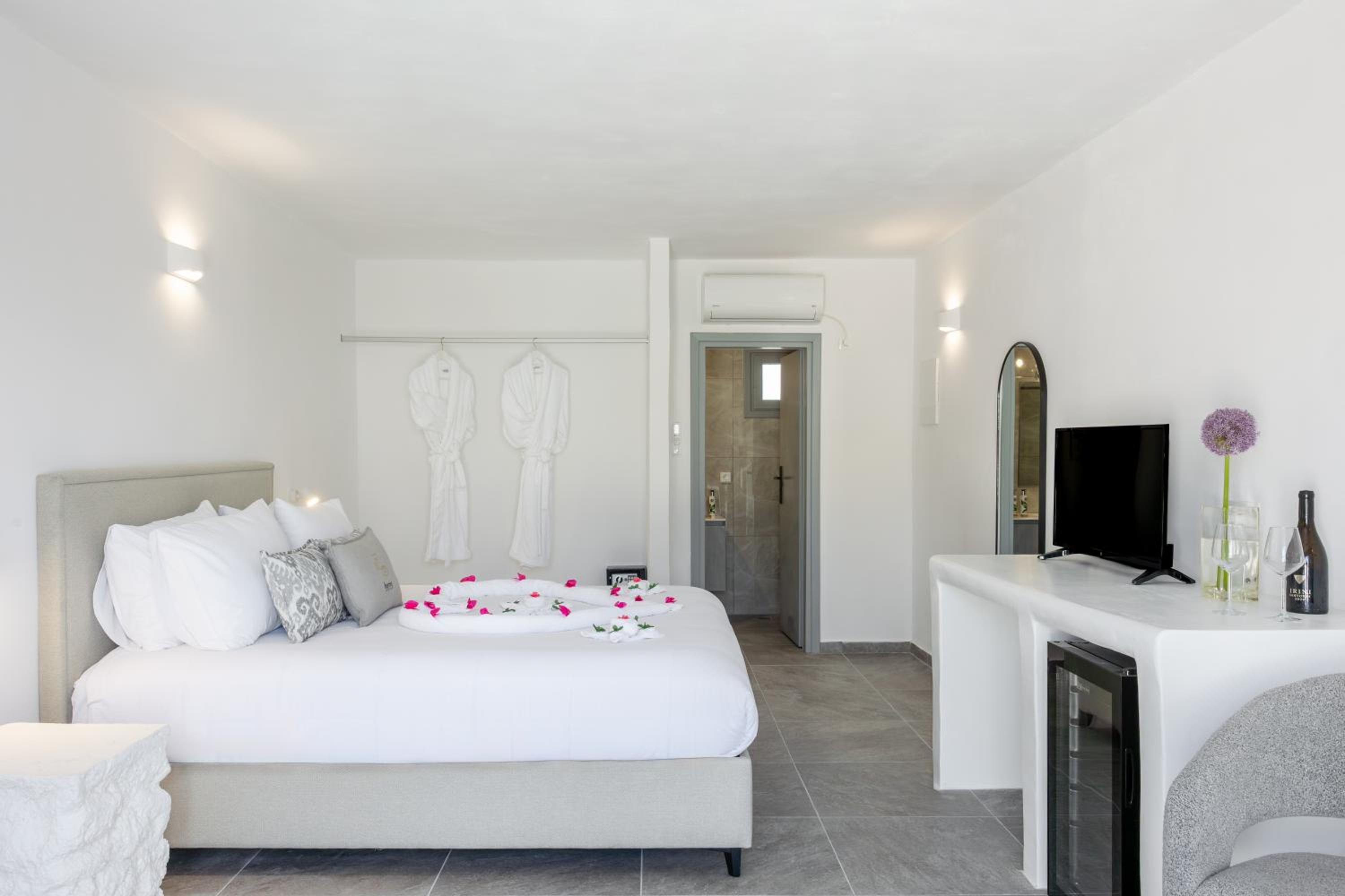 Junior Suite with Private Pool - Photo 7