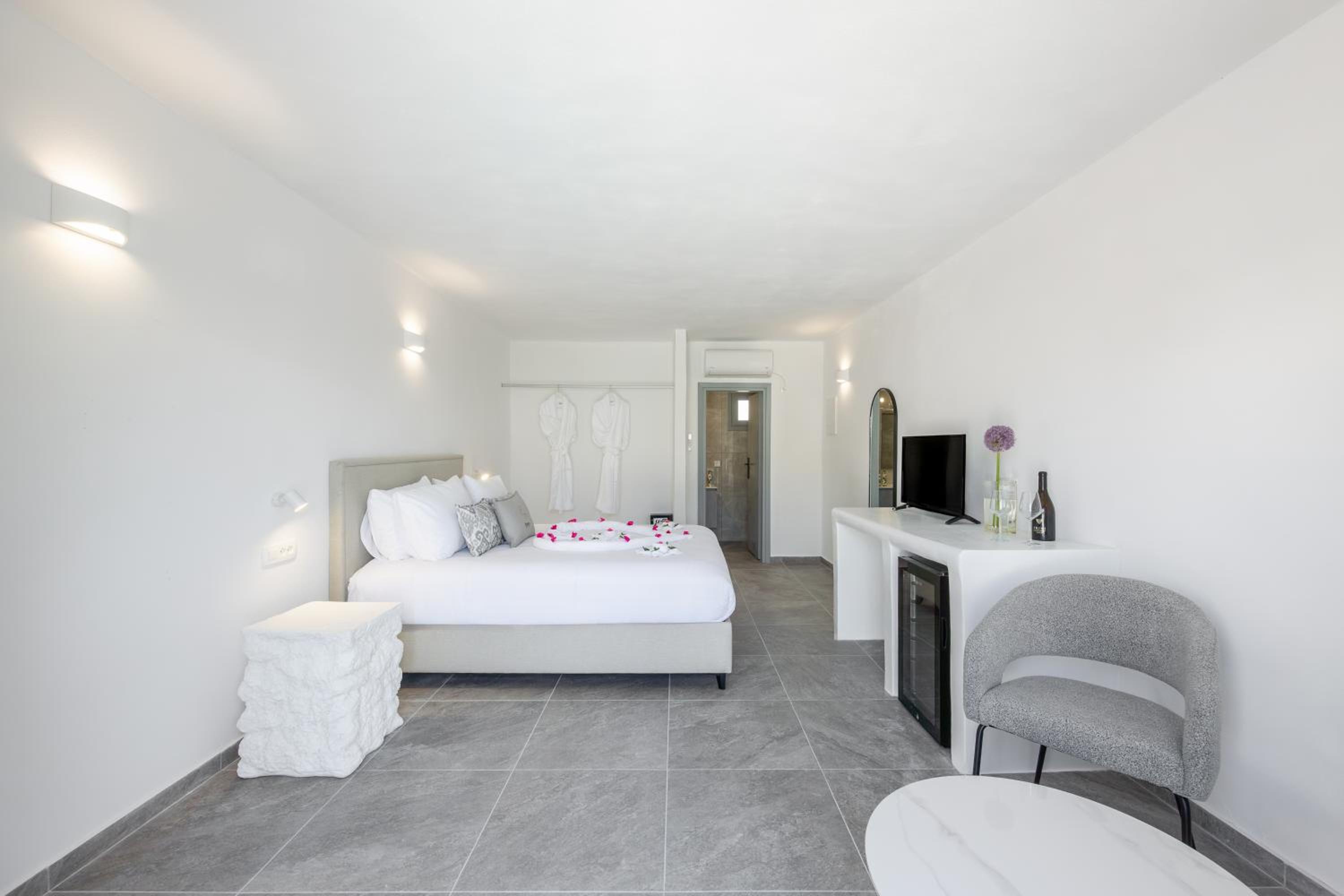 Junior Suite with Private Pool - Photo 8