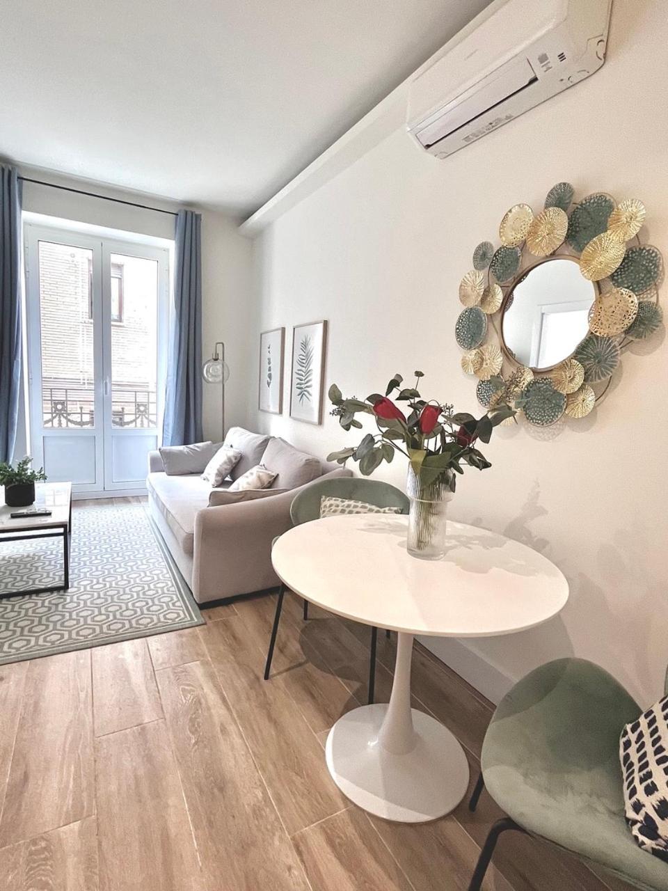Superior One-Bedroom Apartment with Balcony photo 2