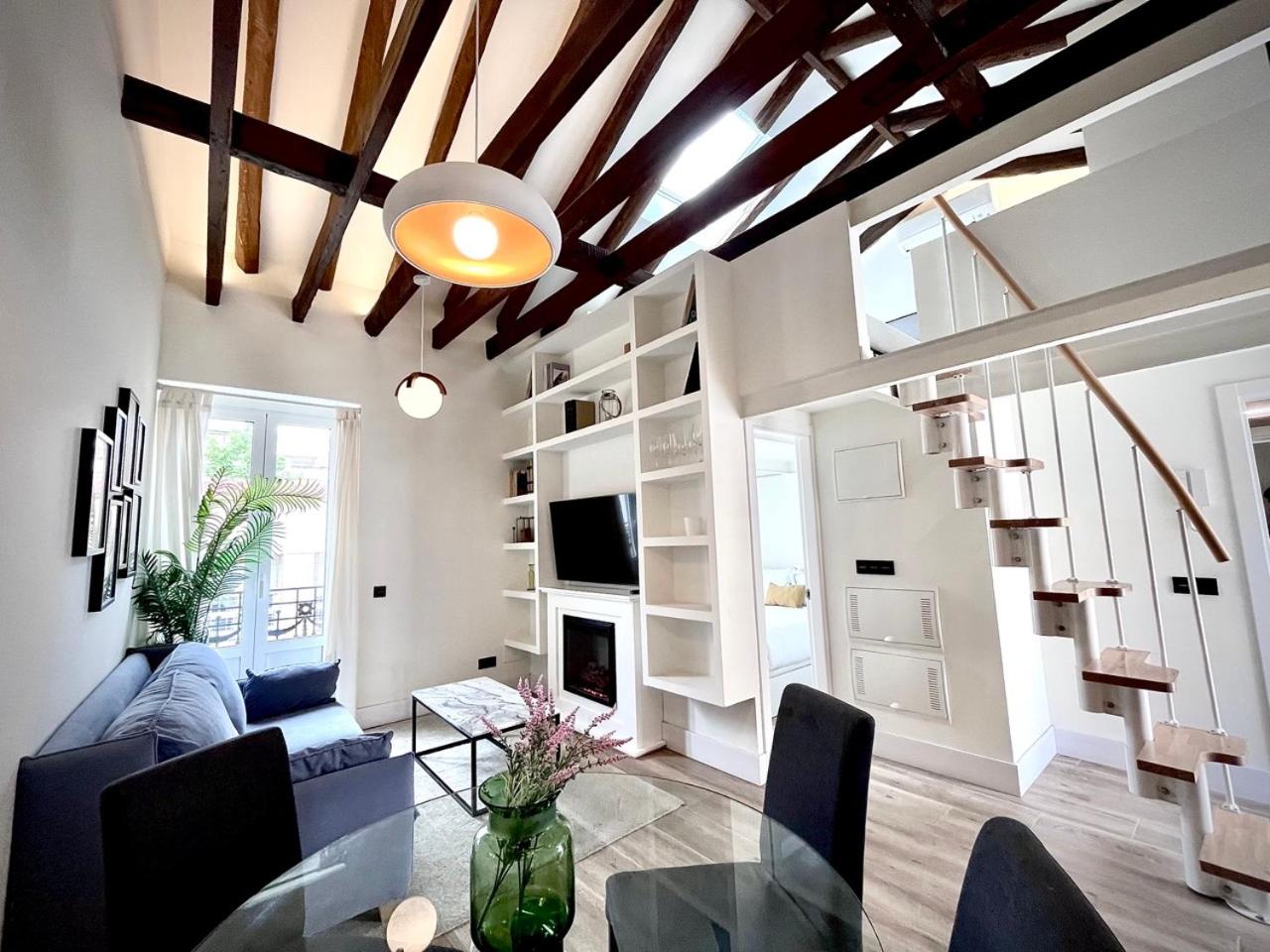 Two-Bedroom Deluxe Apartment with Balcony