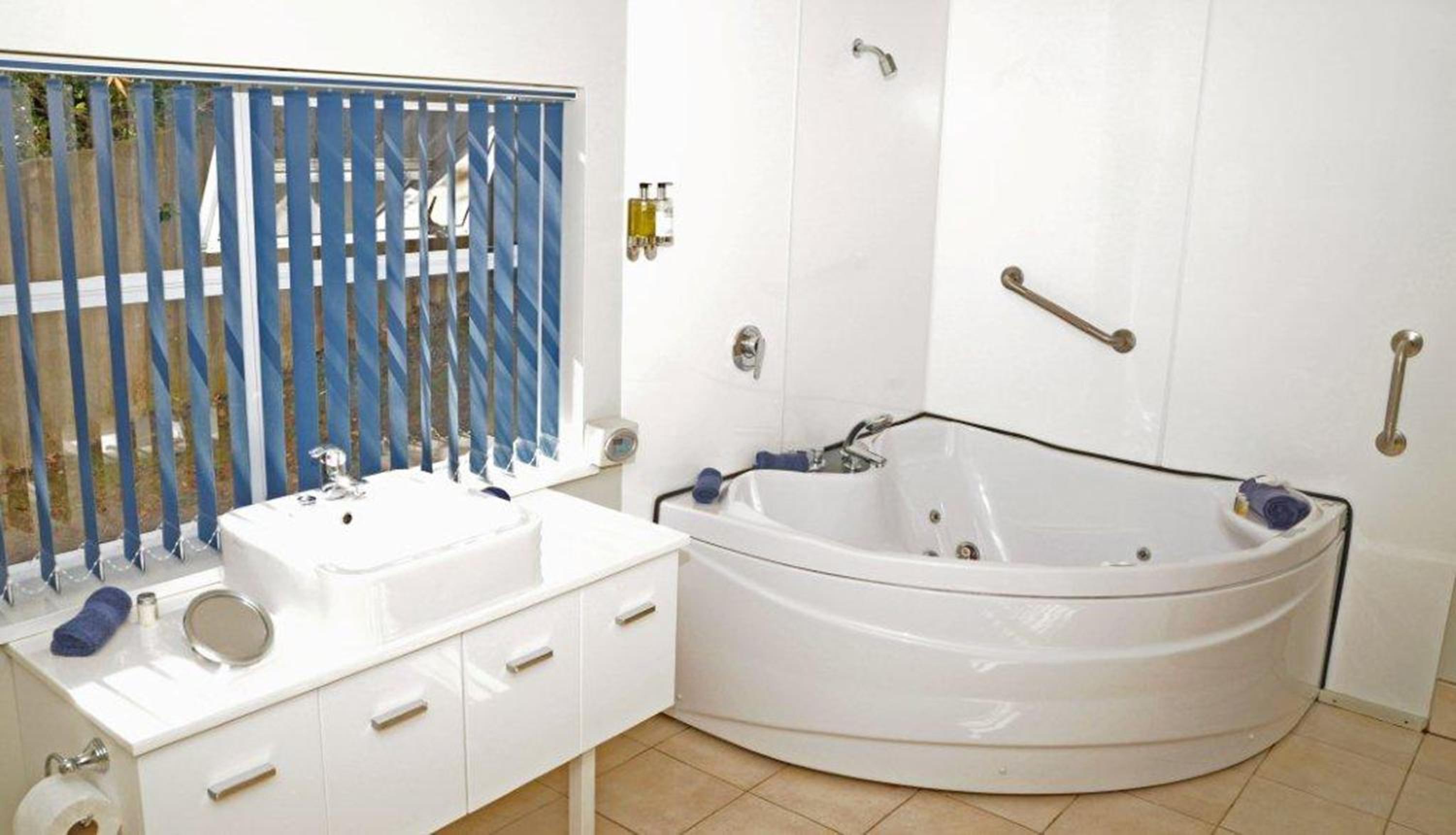 Two-Bedroom Apartment with Spa Bath - Photo 6