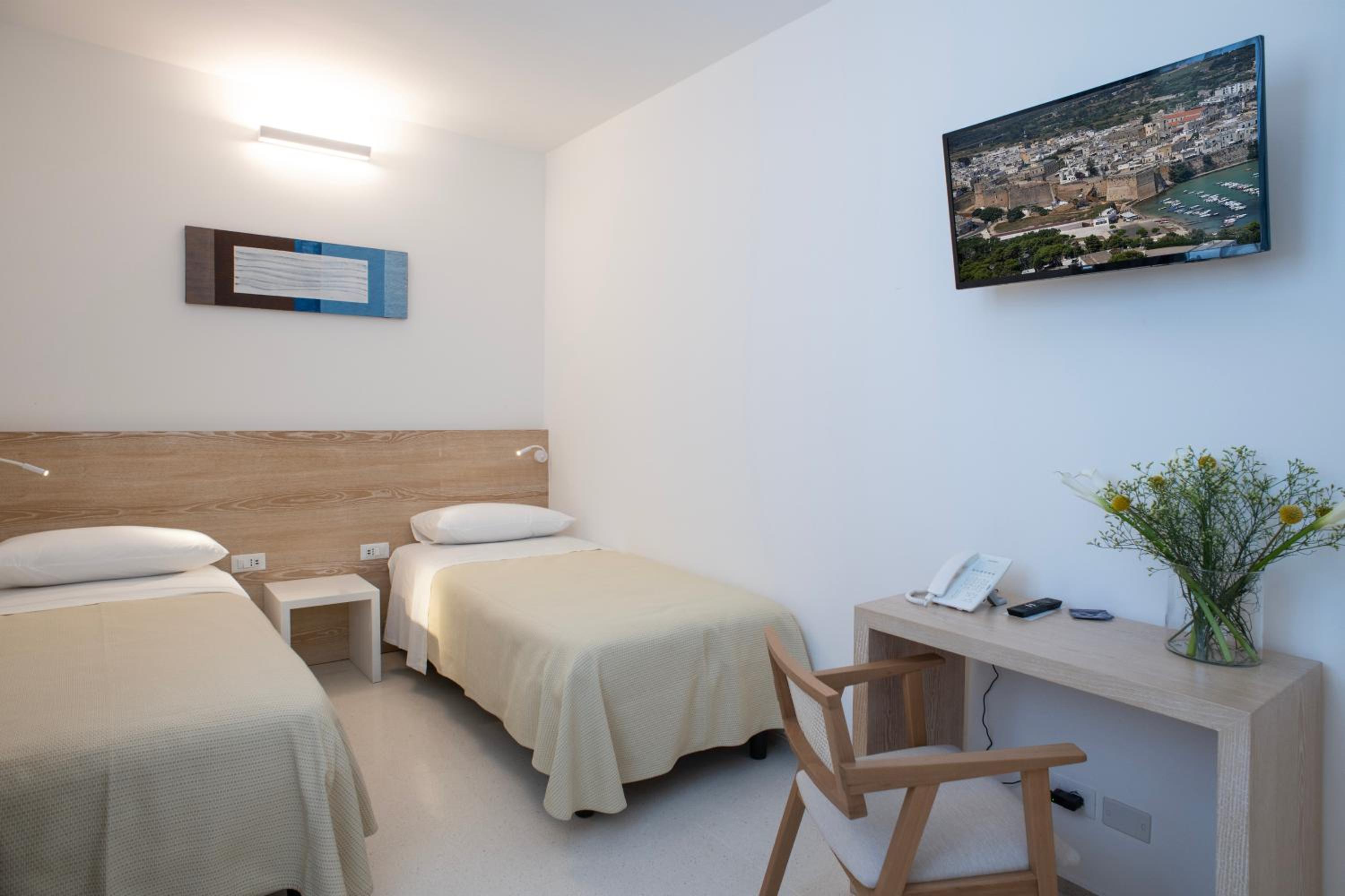 Standard Twin Room - Photo 1
