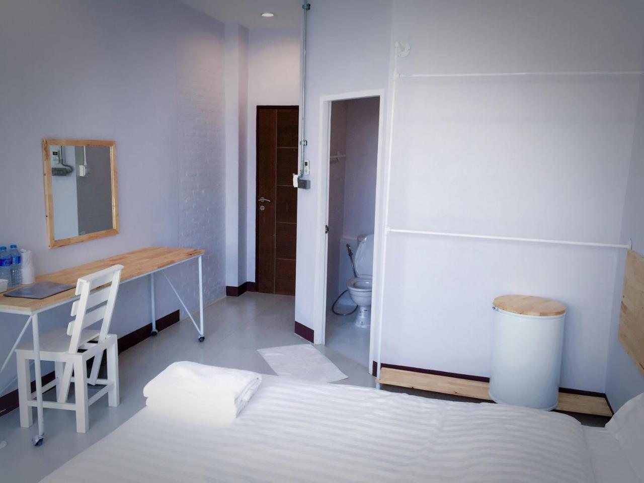 Apartment with Balcony - Photo 32