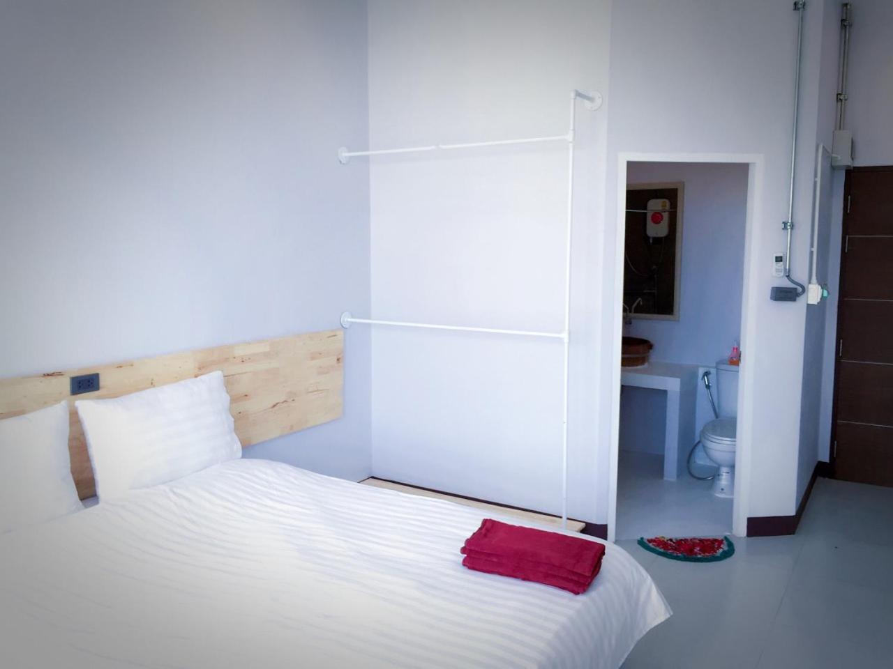 Apartment with Balcony - Photo 7