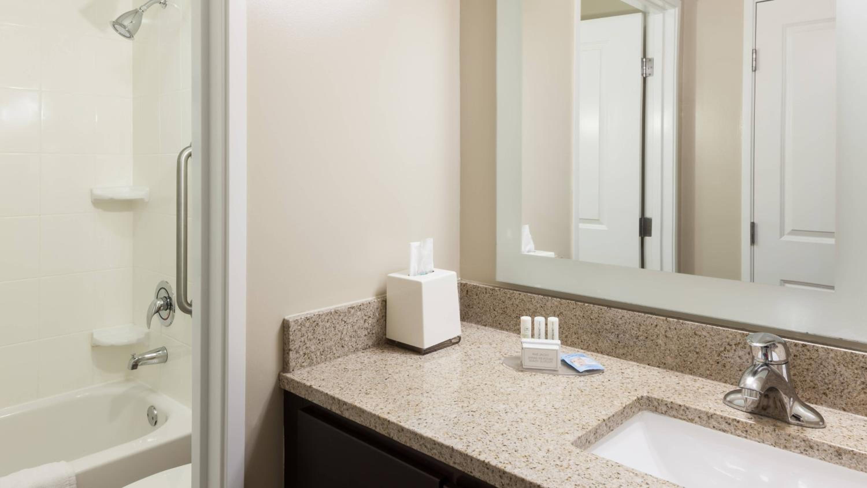 Two-Bedroom Queen Suite with Tub - Mobility/Hearing Accessible photo 1