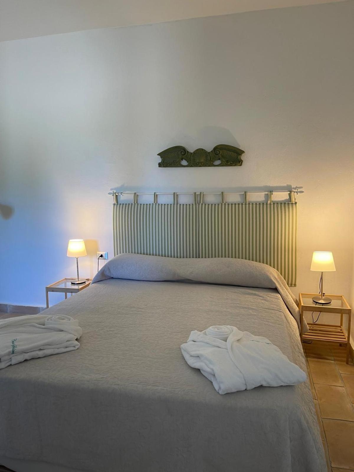 Deluxe Double Room with Balcony photo 3