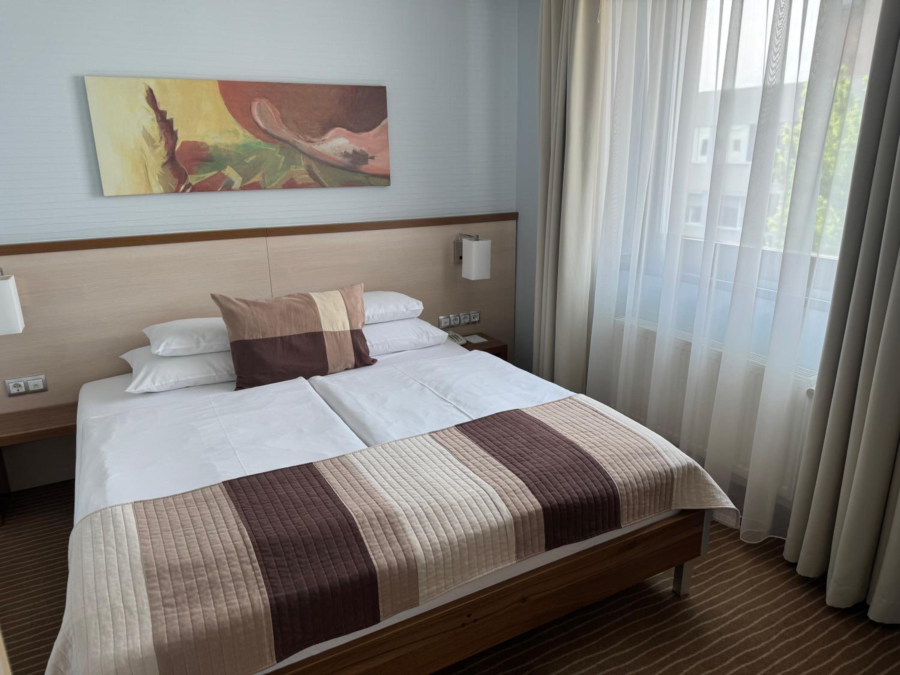 Junior Suite with Bath photo 2