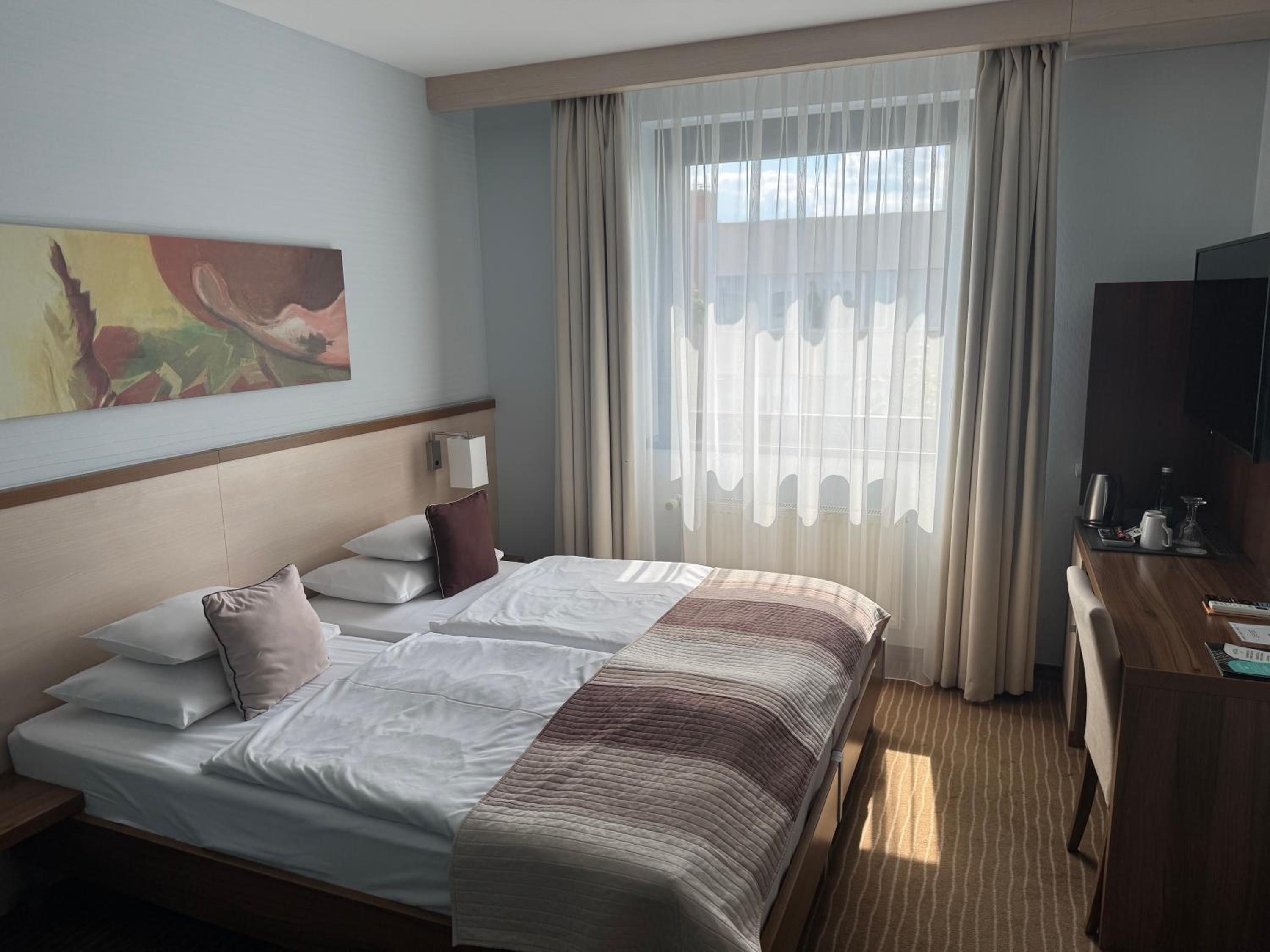Standard Twin Room - Photo 4