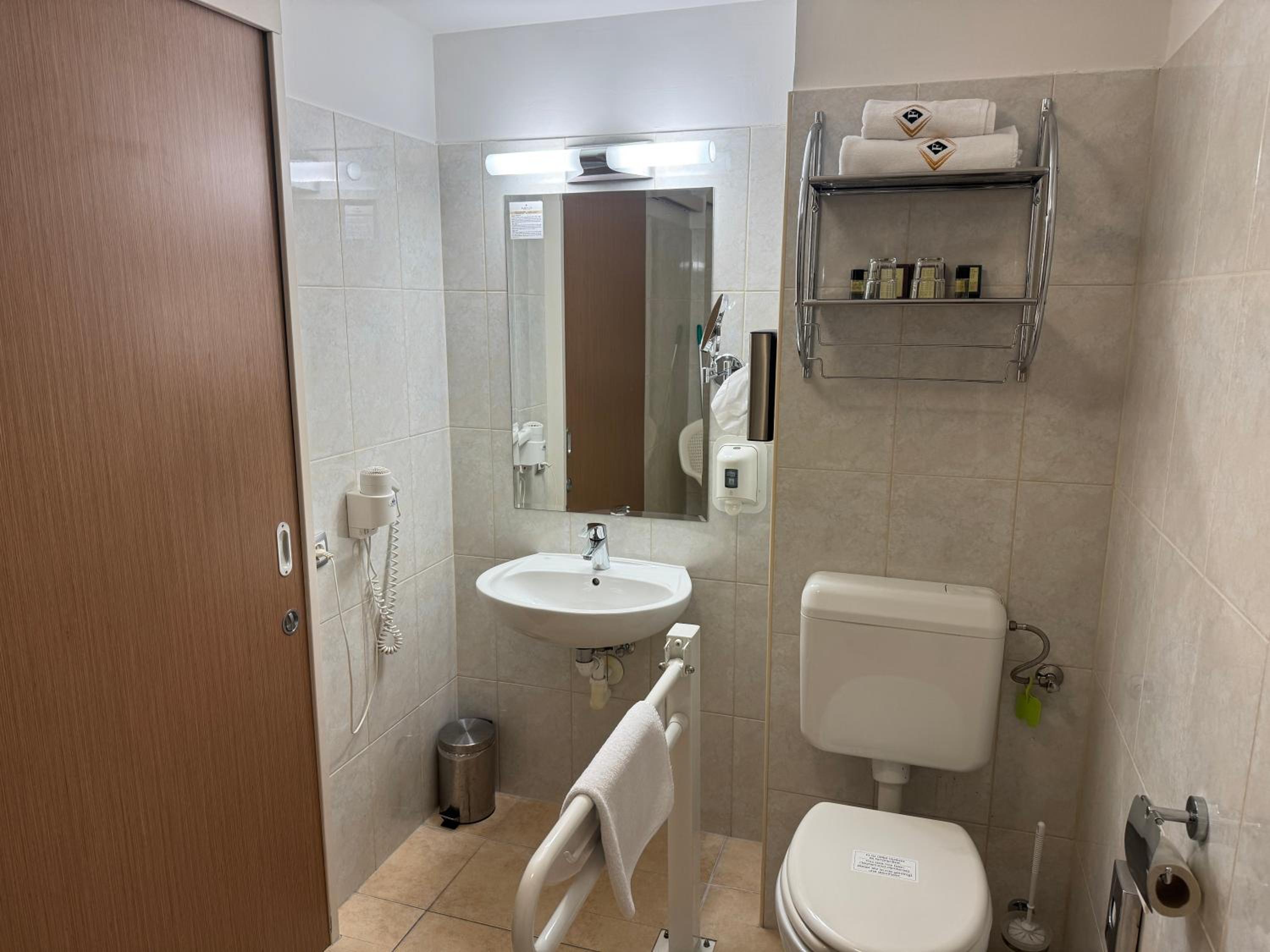 King Room - Disability Access photo 3