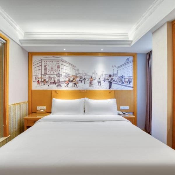 Standard Queen Room