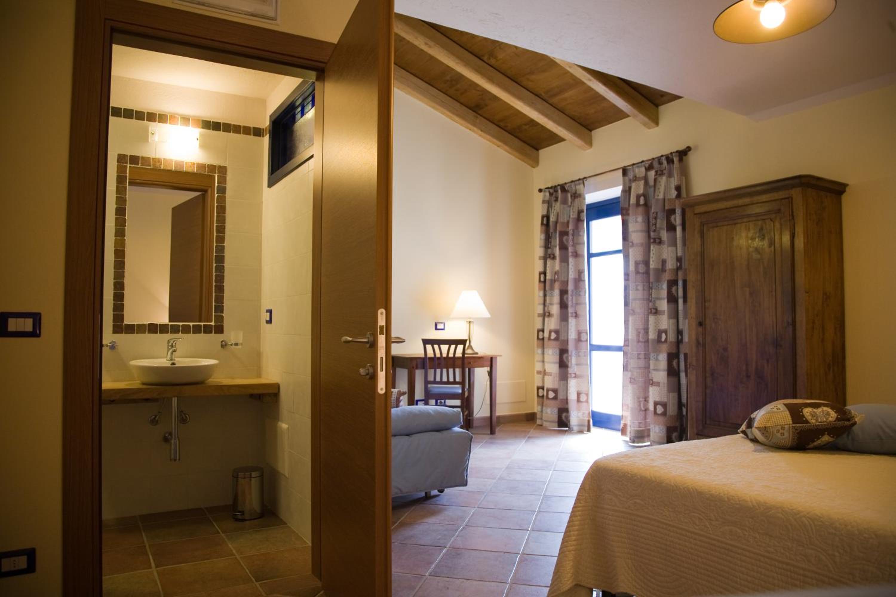 Double Room - Photo 4