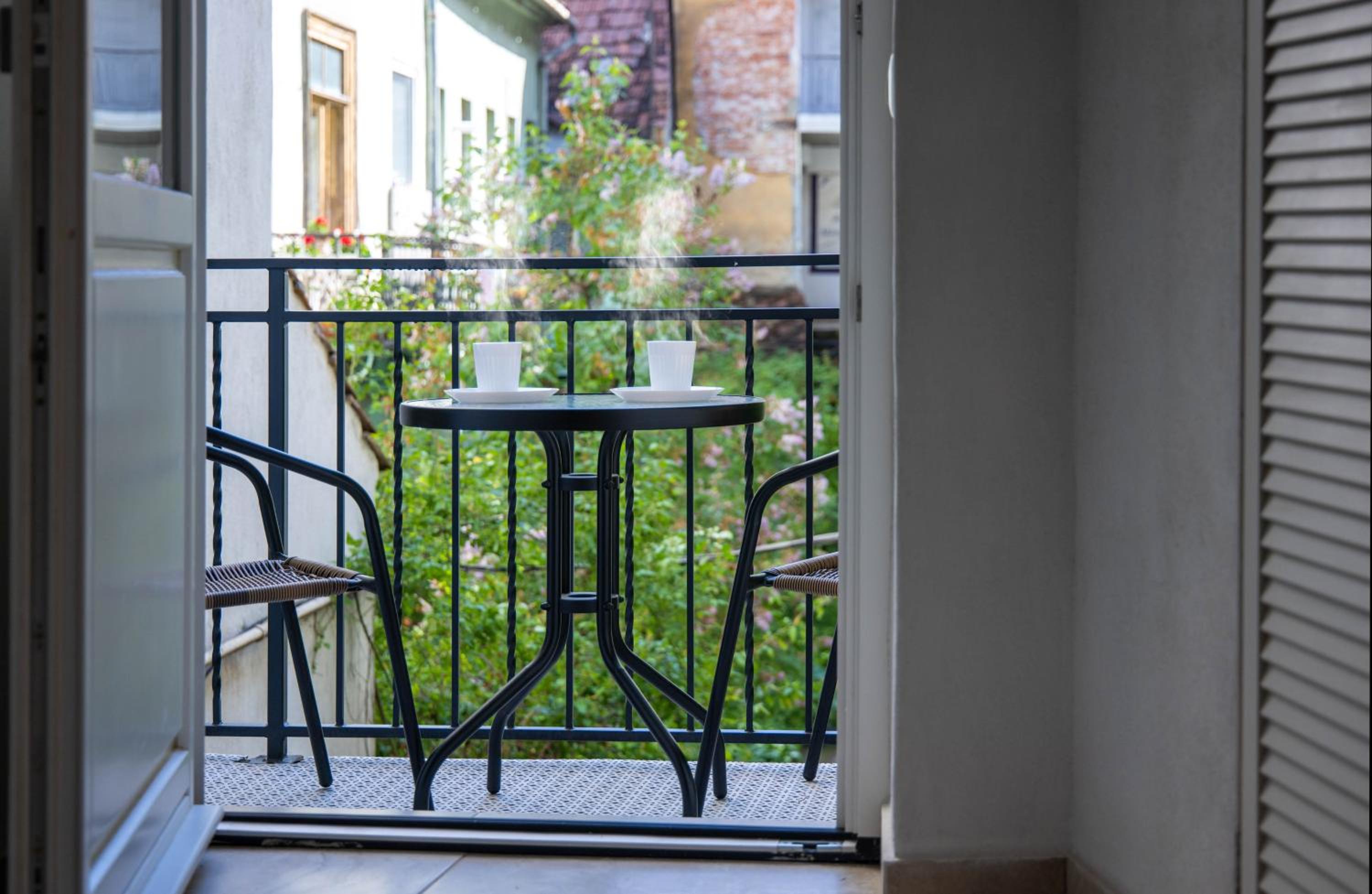 One-Bedroom Apartment with City View - Photo 15