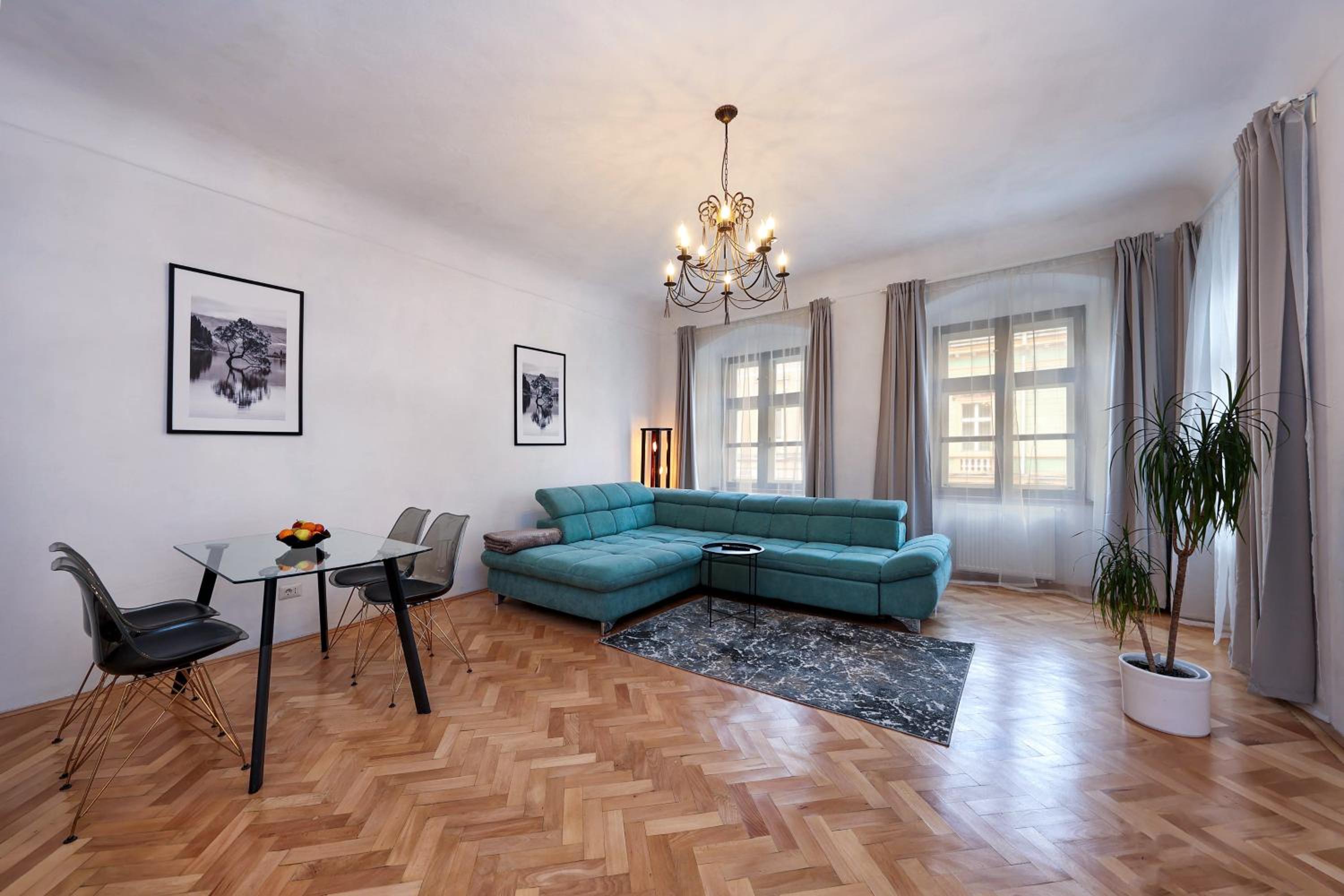 One-Bedroom Apartment with City View - Photo 31