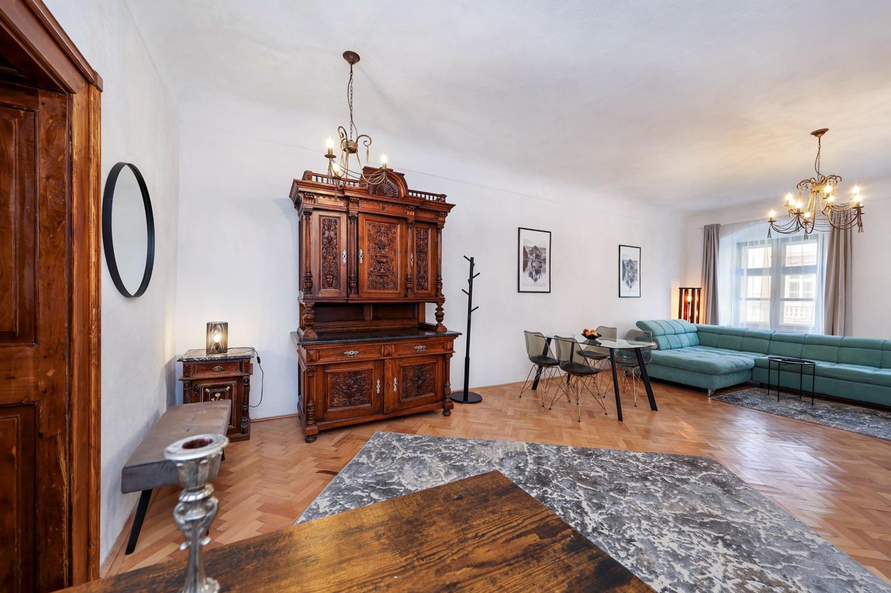 One-Bedroom Apartment with City View - Photo 6