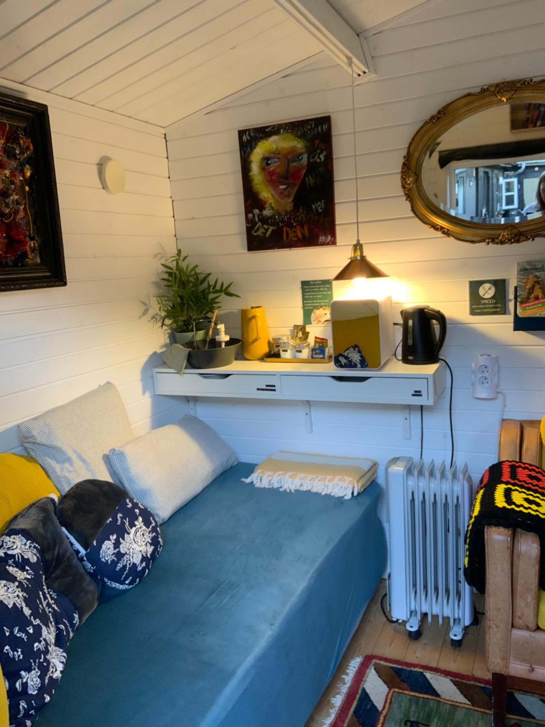Twin Room with Shared Bathroom photo 2