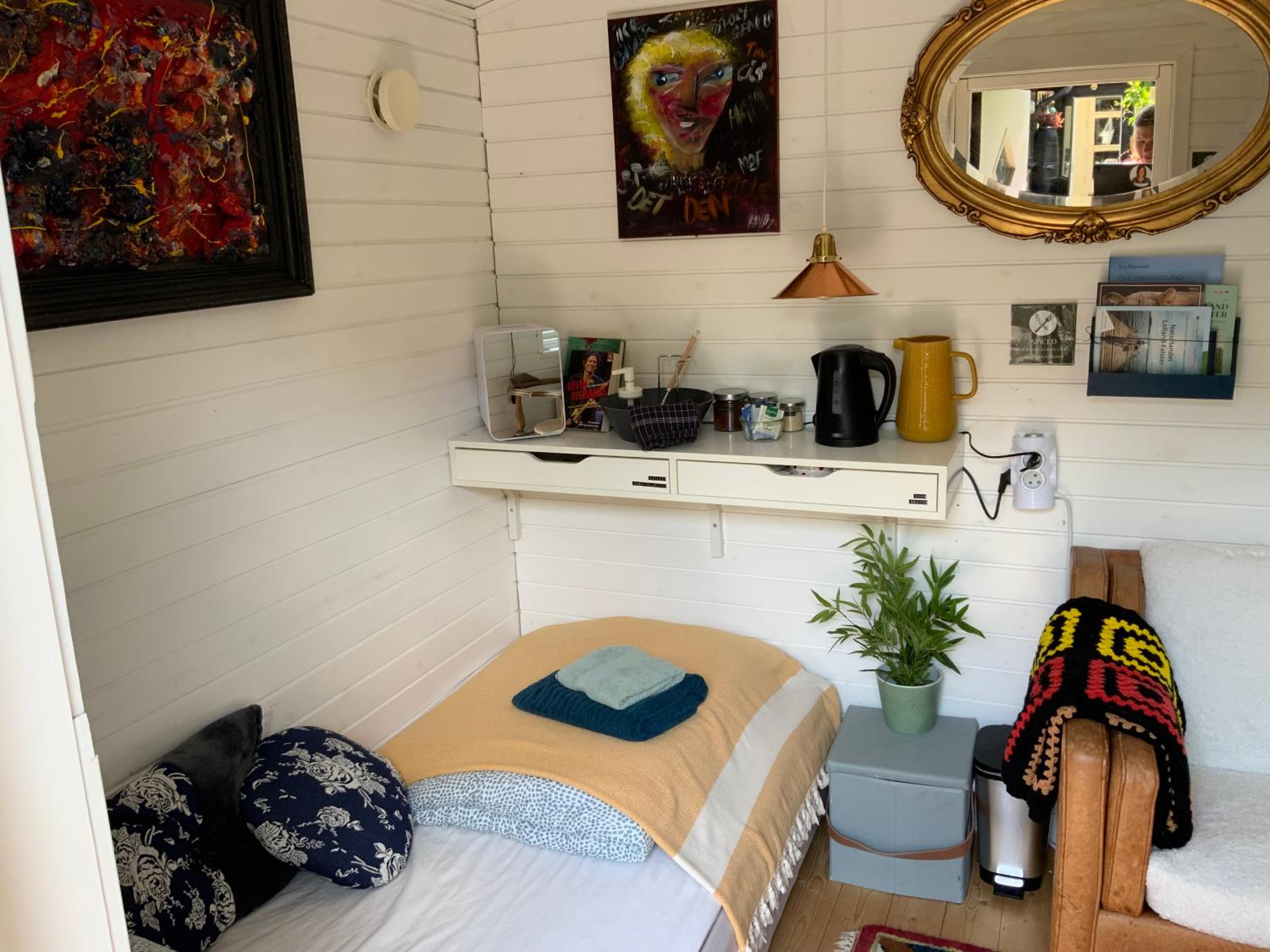 Twin Room with Shared Bathroom photo 1