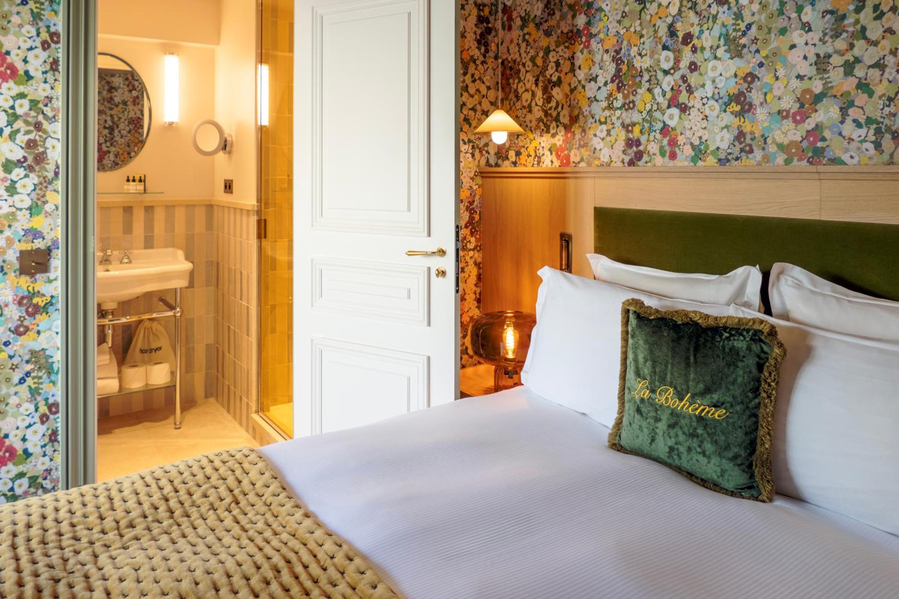 DEGAS - Deluxe Double Room