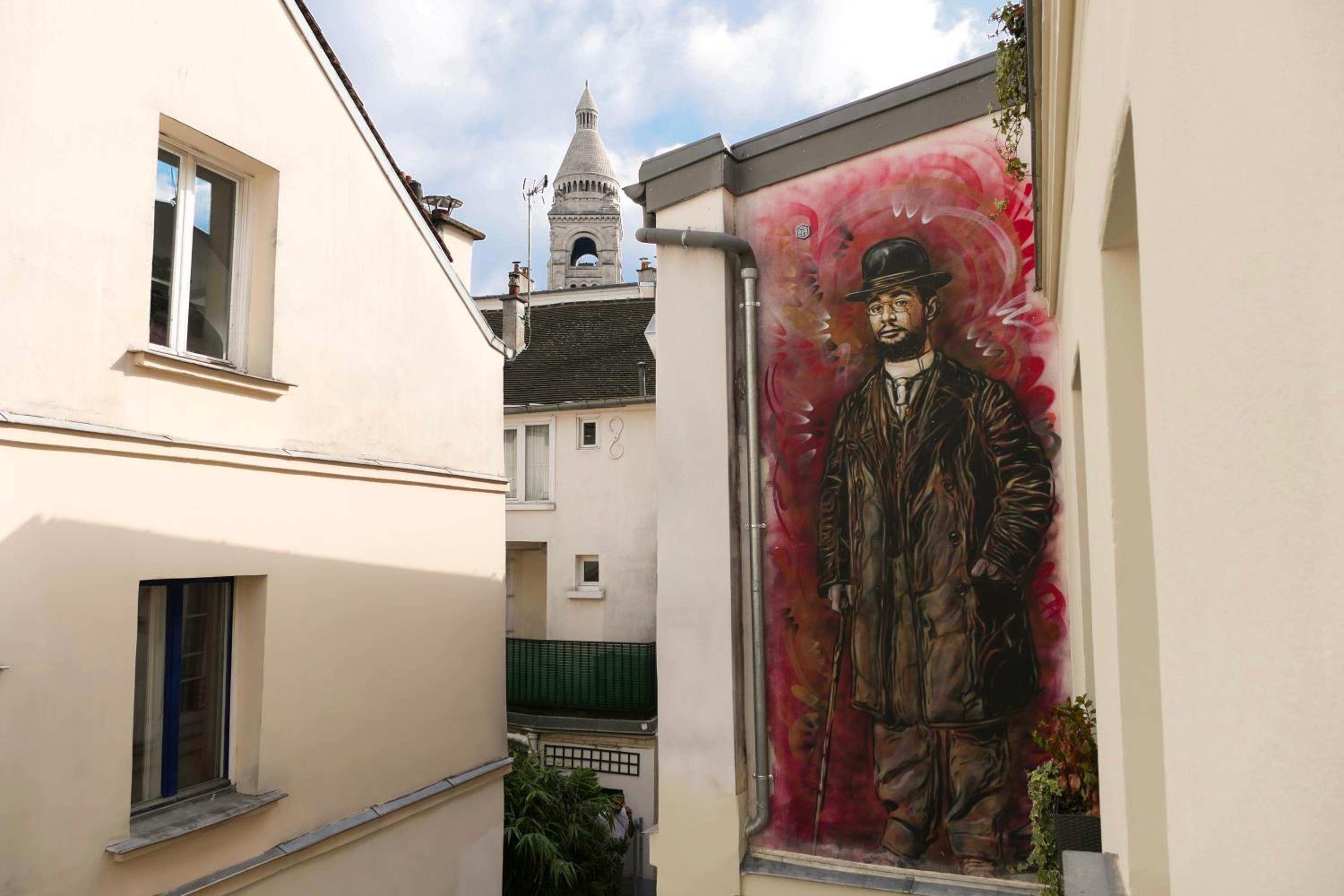 SAINT PHALLE - Deluxe Balcony Studio  photo 3