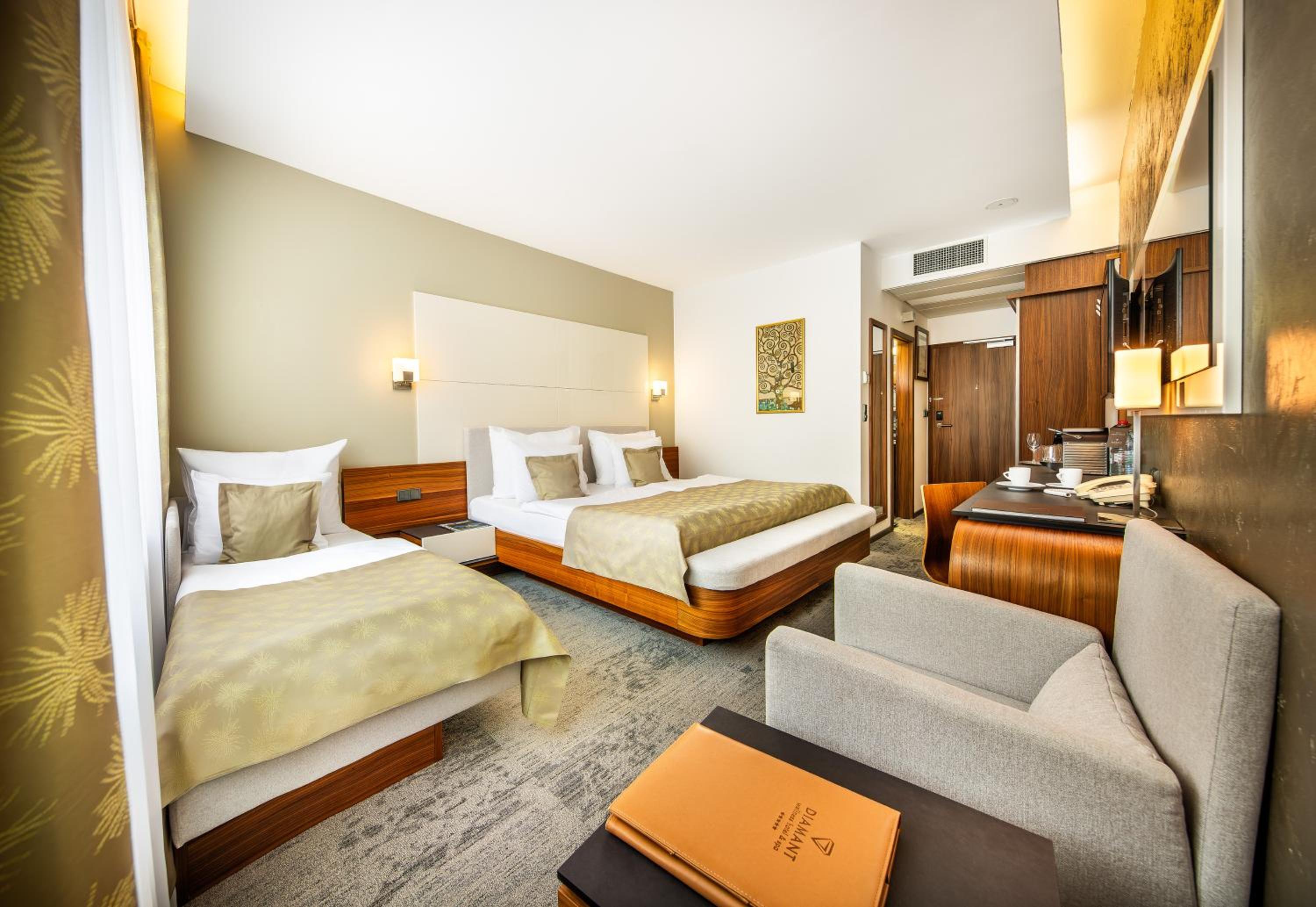 Superior Double Room with Extra Bed photo 1