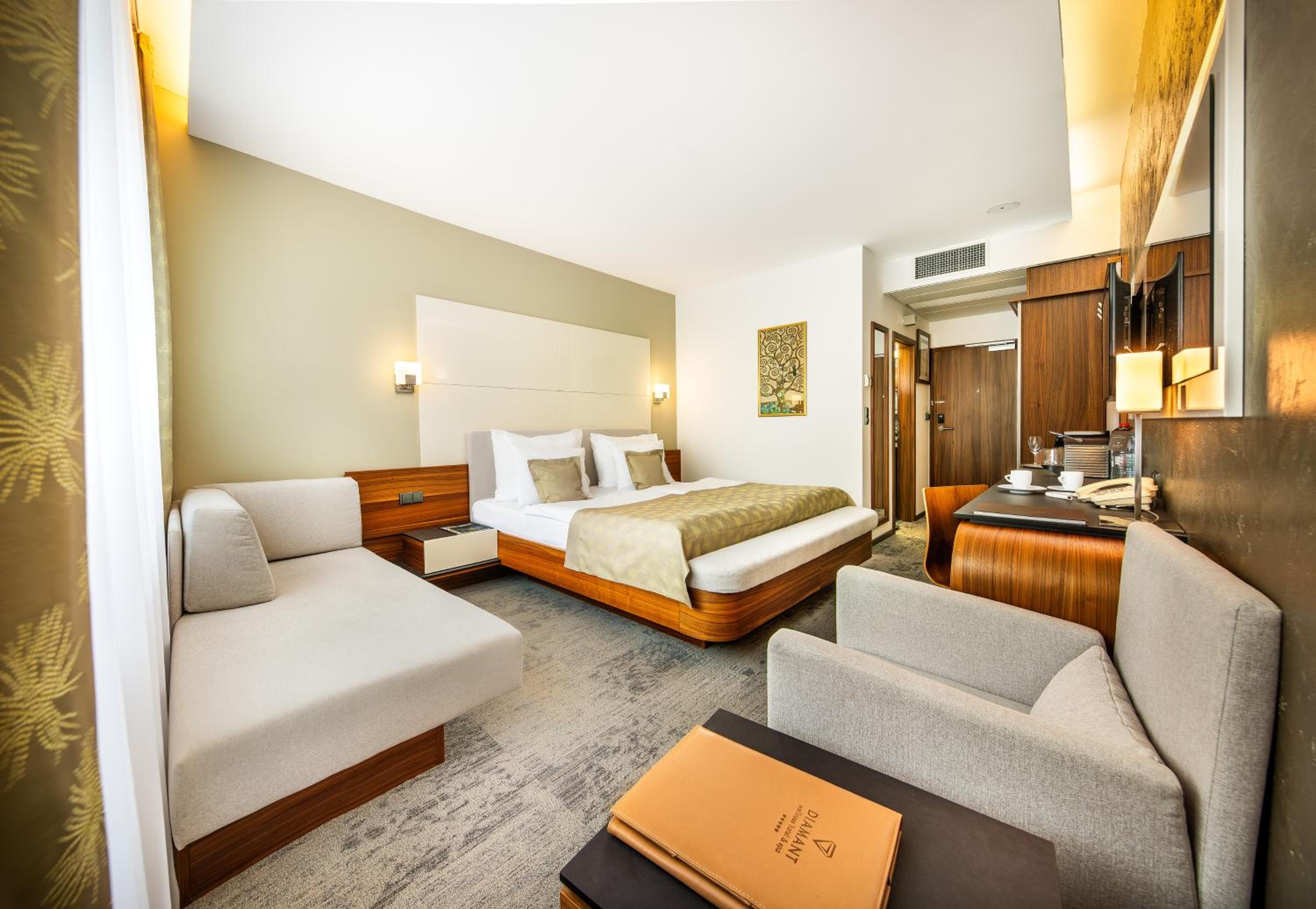 Superior Double Room with Extra Bed photo 3