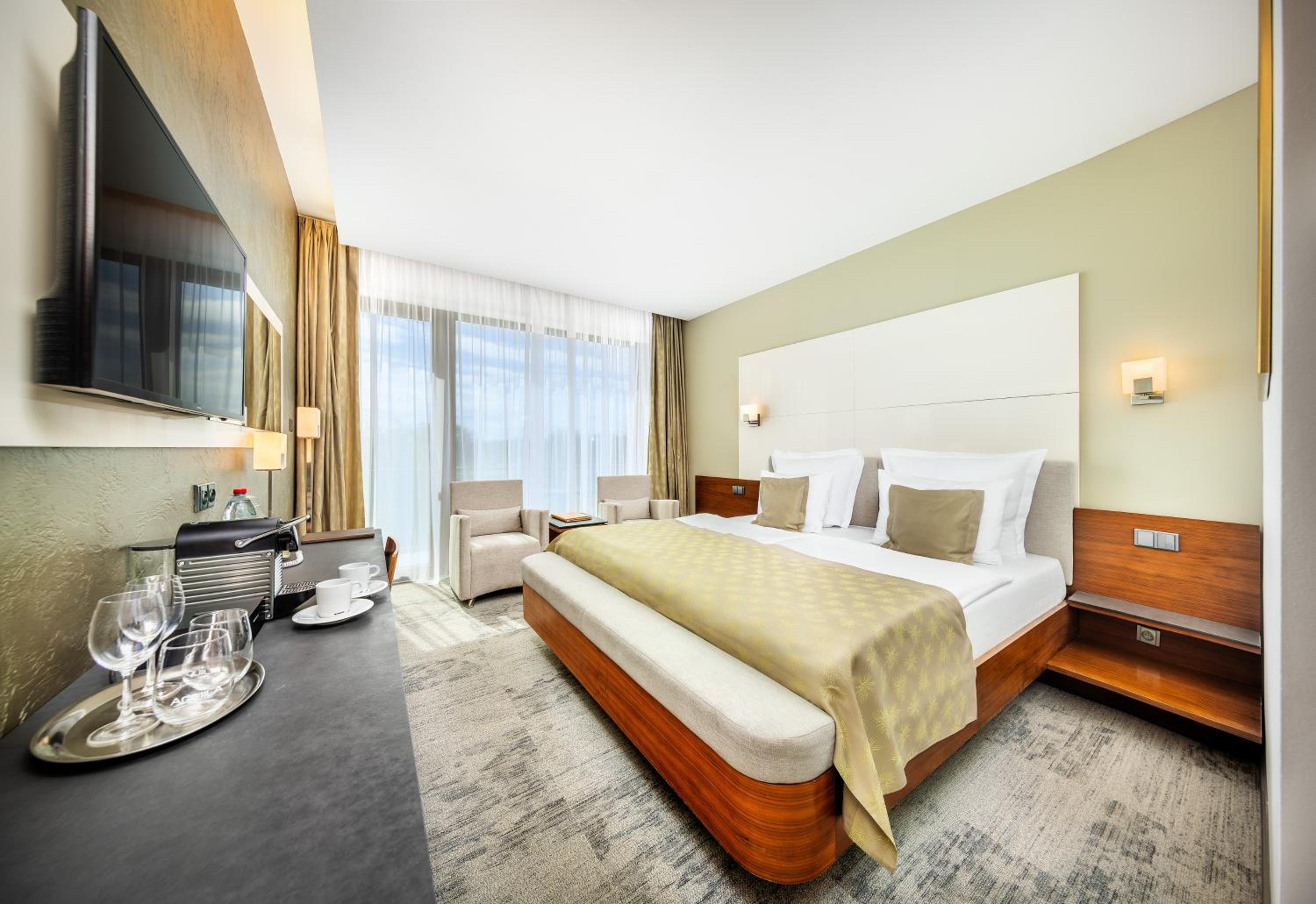 Deluxe Double Room with Balcony photo 2