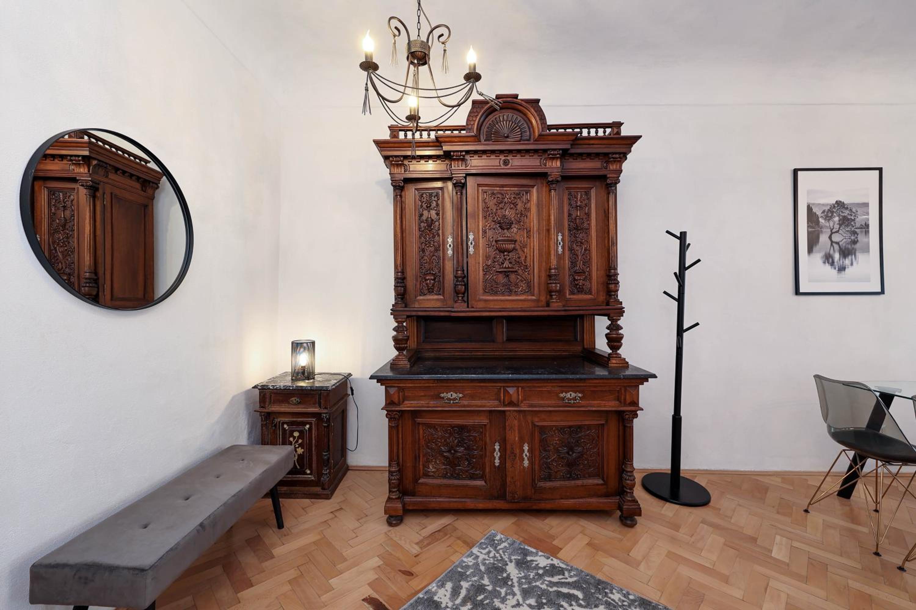 One-Bedroom Apartment with City View - Photo 20