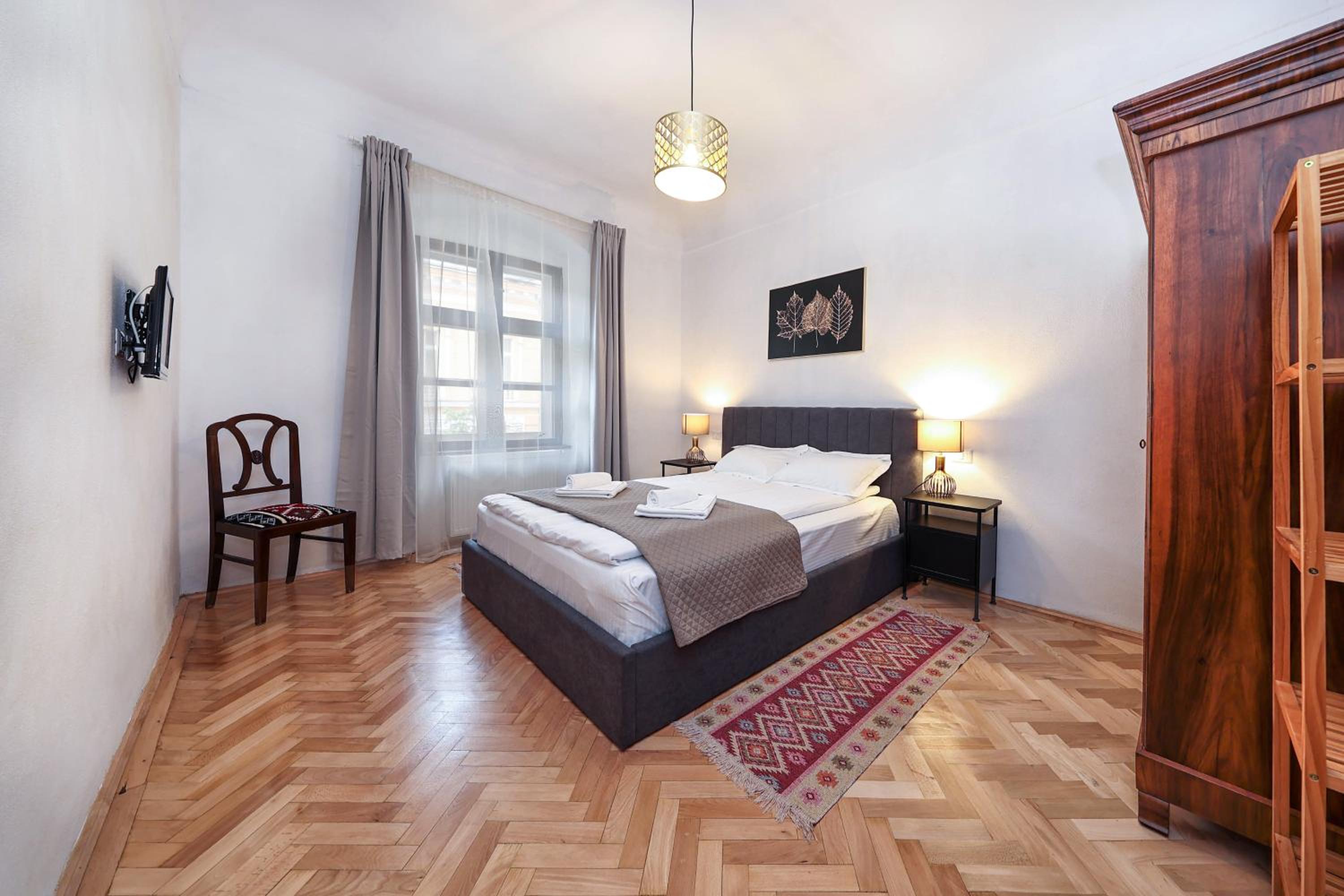 One-Bedroom Apartment with City View - Photo 21