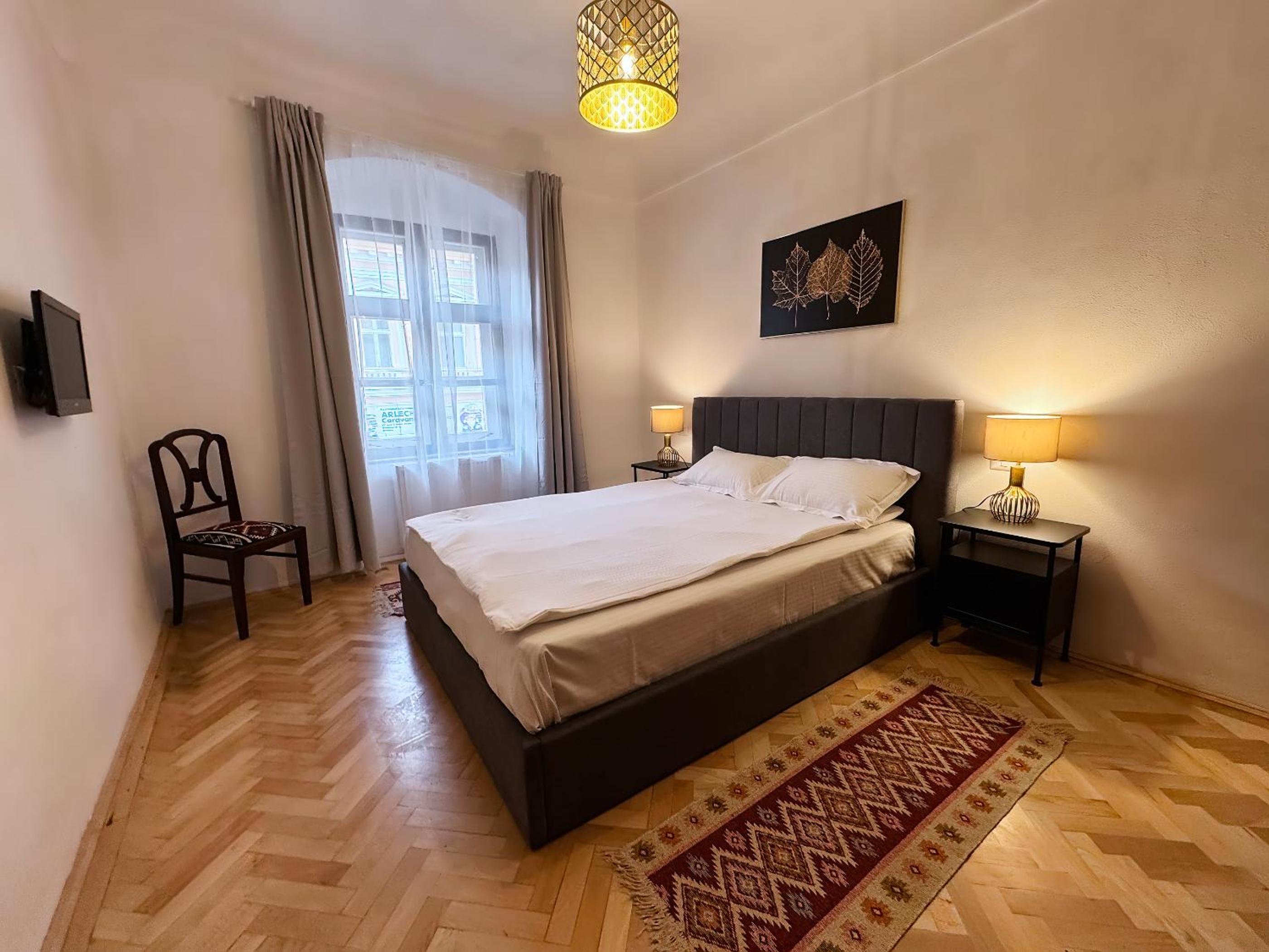 One-Bedroom Apartment with City View - Photo 12