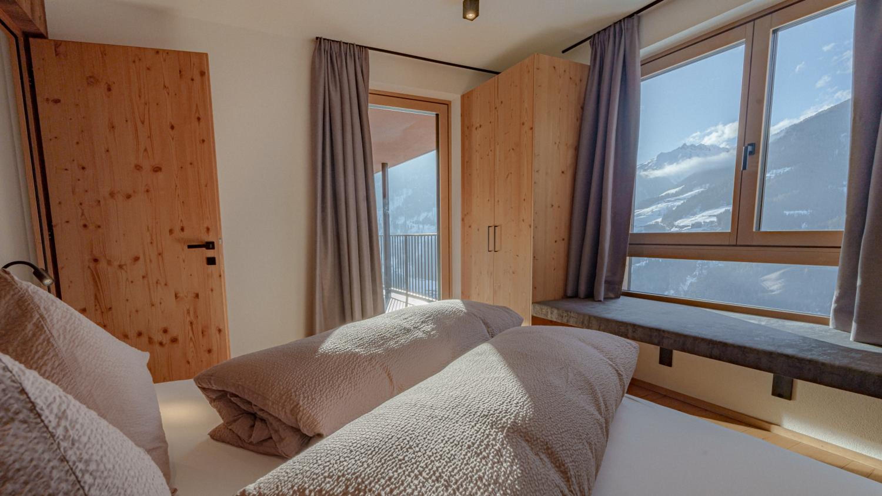 Suite with Mountain View photo 2