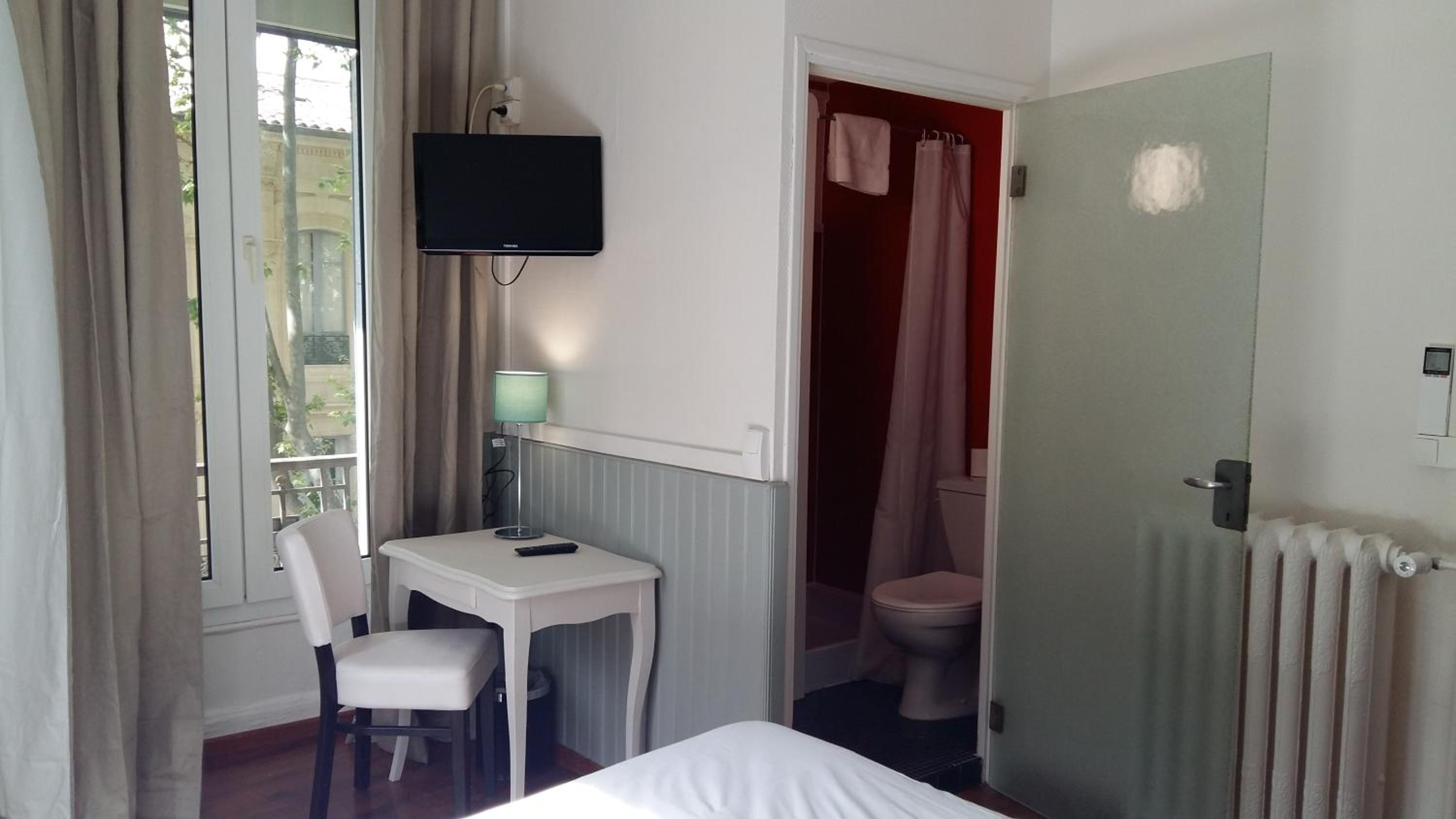 Standard Double Room - Photo 4
