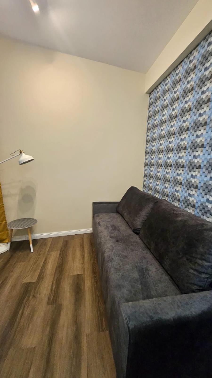 Deluxe One-Bedroom Apartment