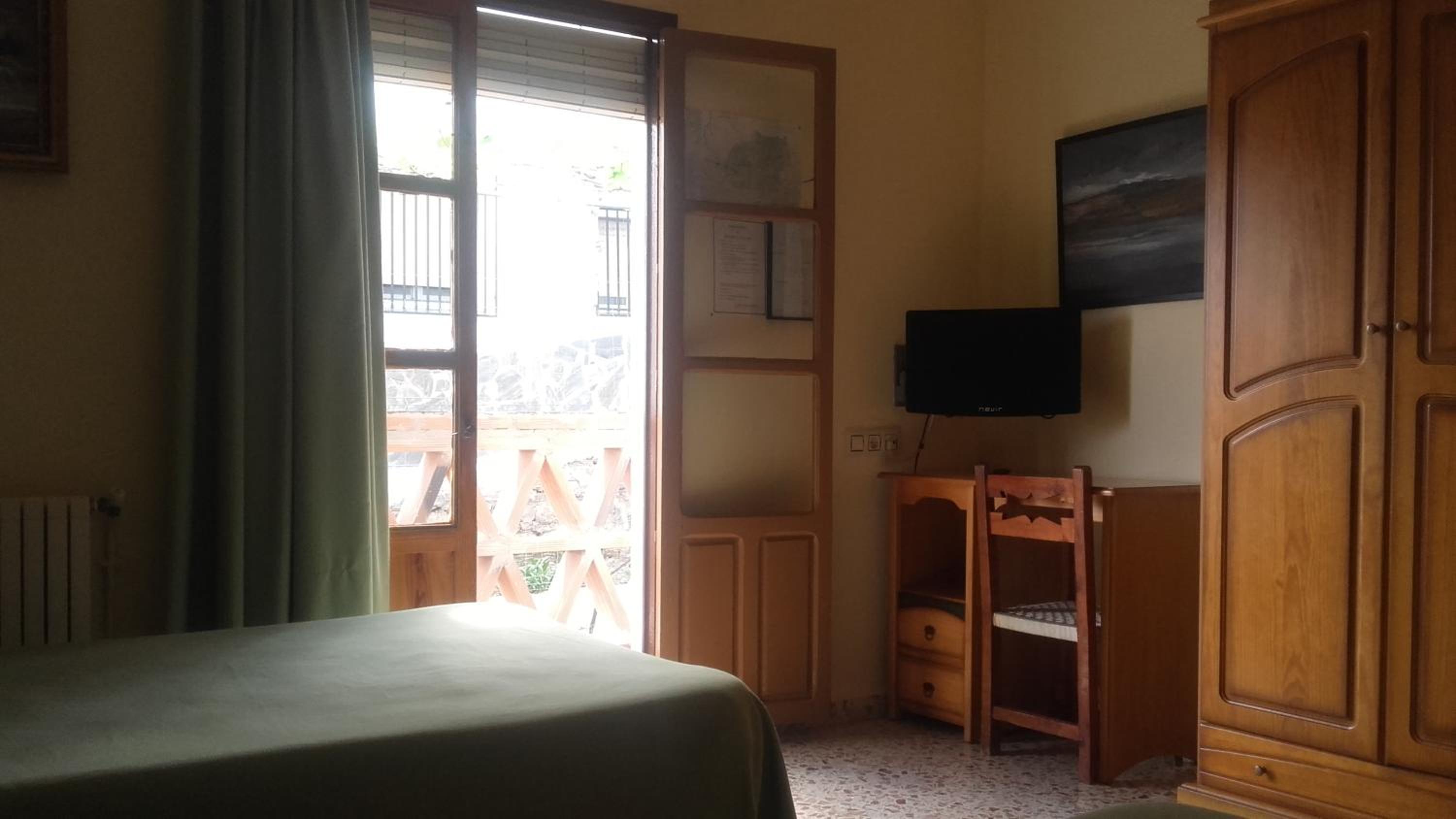 Twin Room (2 Adults) photo 3