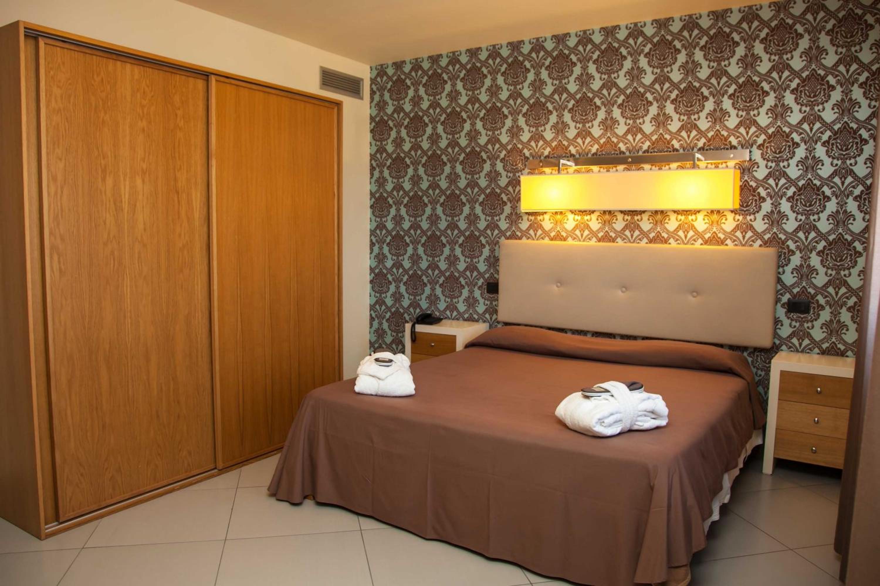 Double or Twin Room photo 3