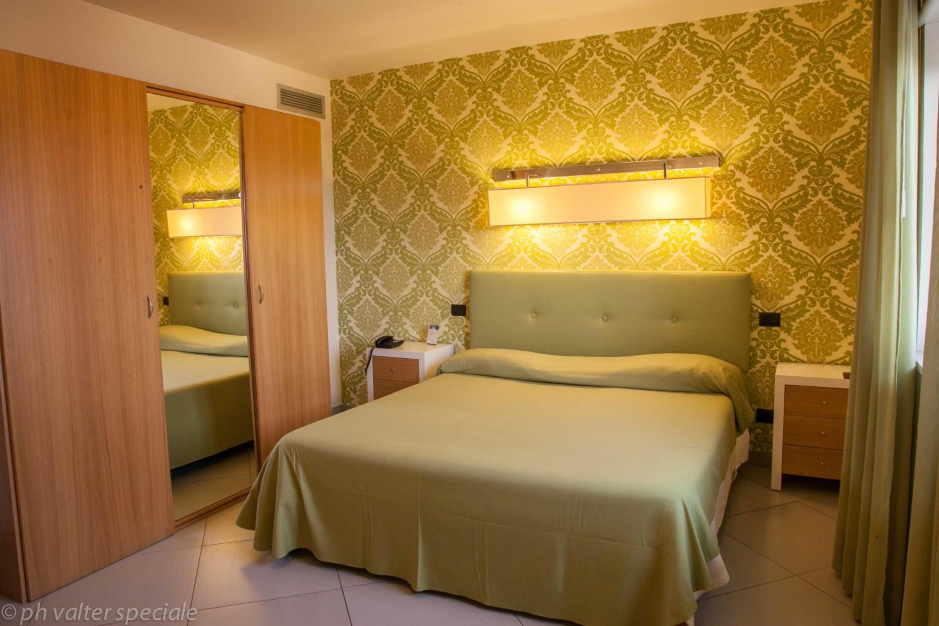 Standard Double Room - Single Use photo 2