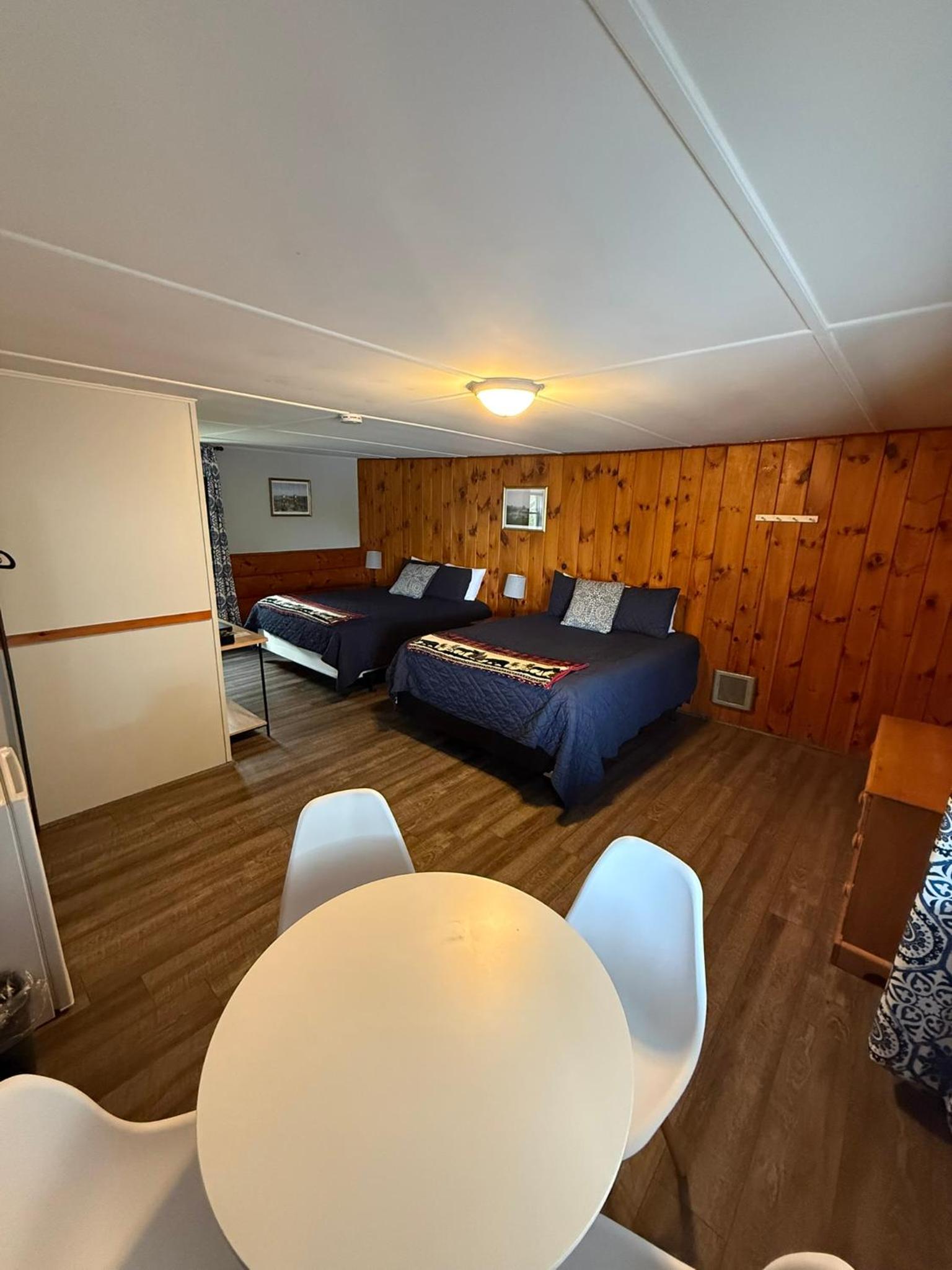 Queen Room with Two Queen Beds photo 3