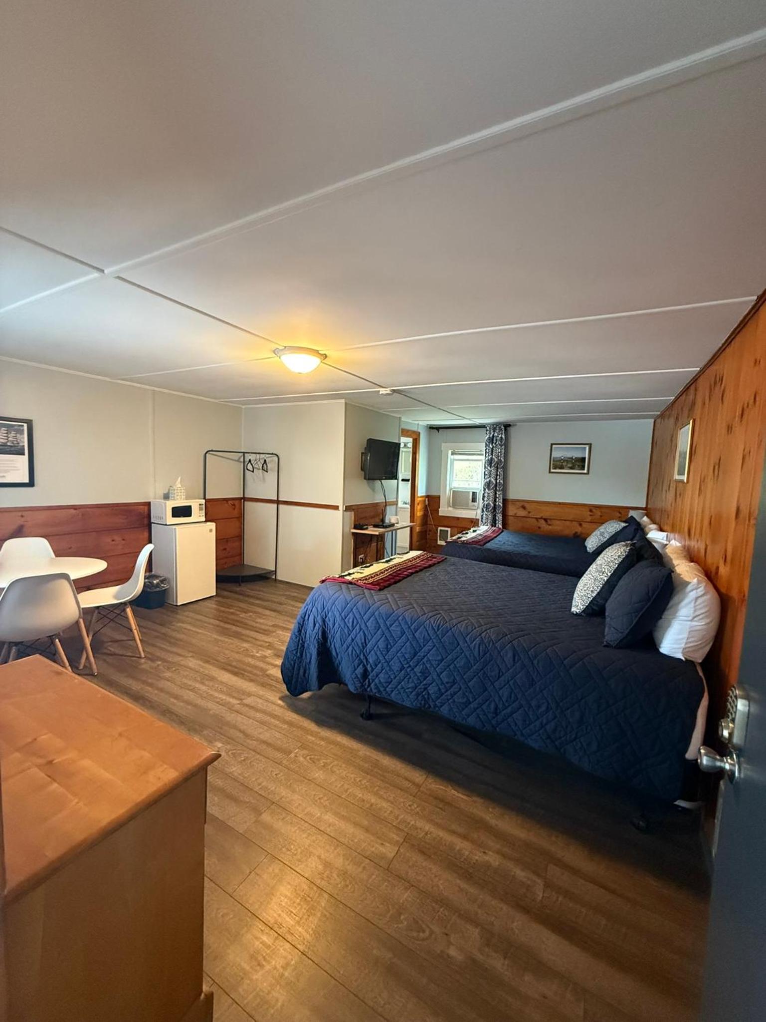 Queen Room with Two Queen Beds photo 1