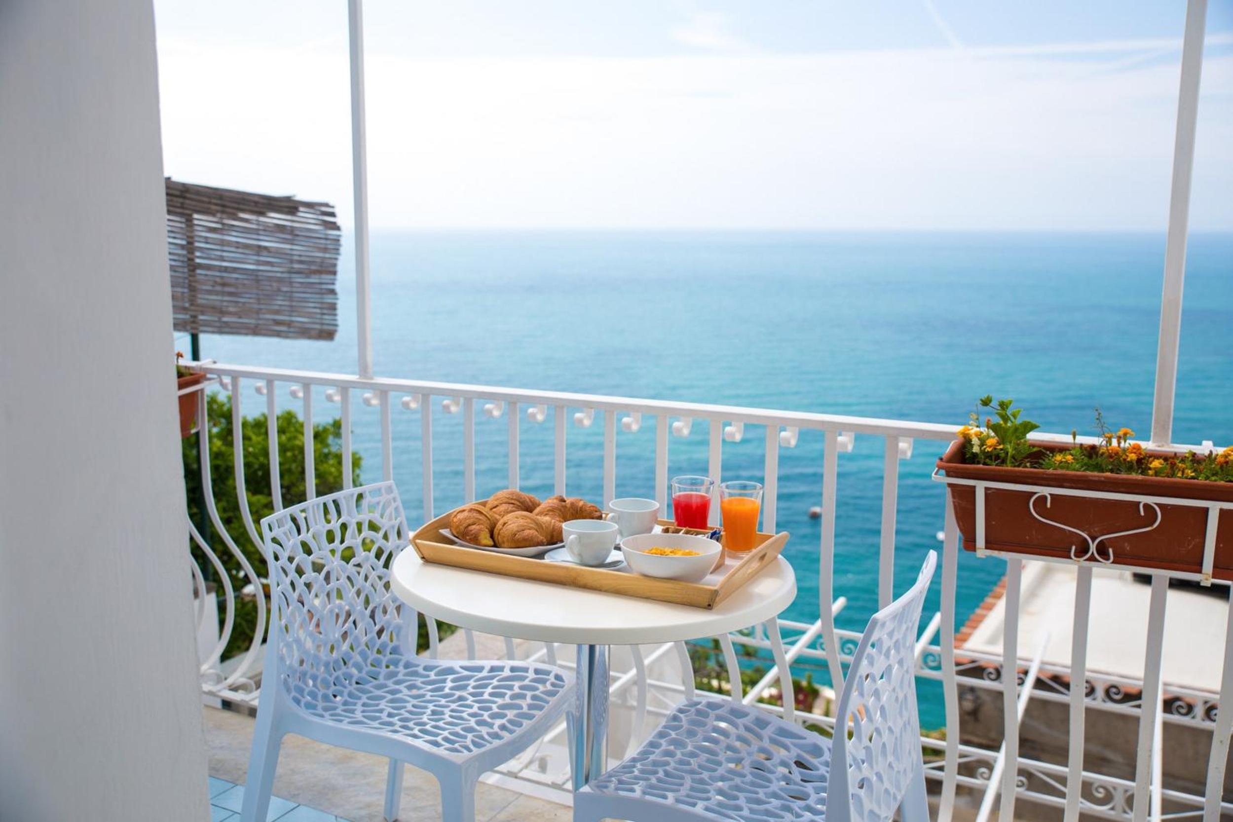 Superior Double Room with Balcony and Sea View photo 3