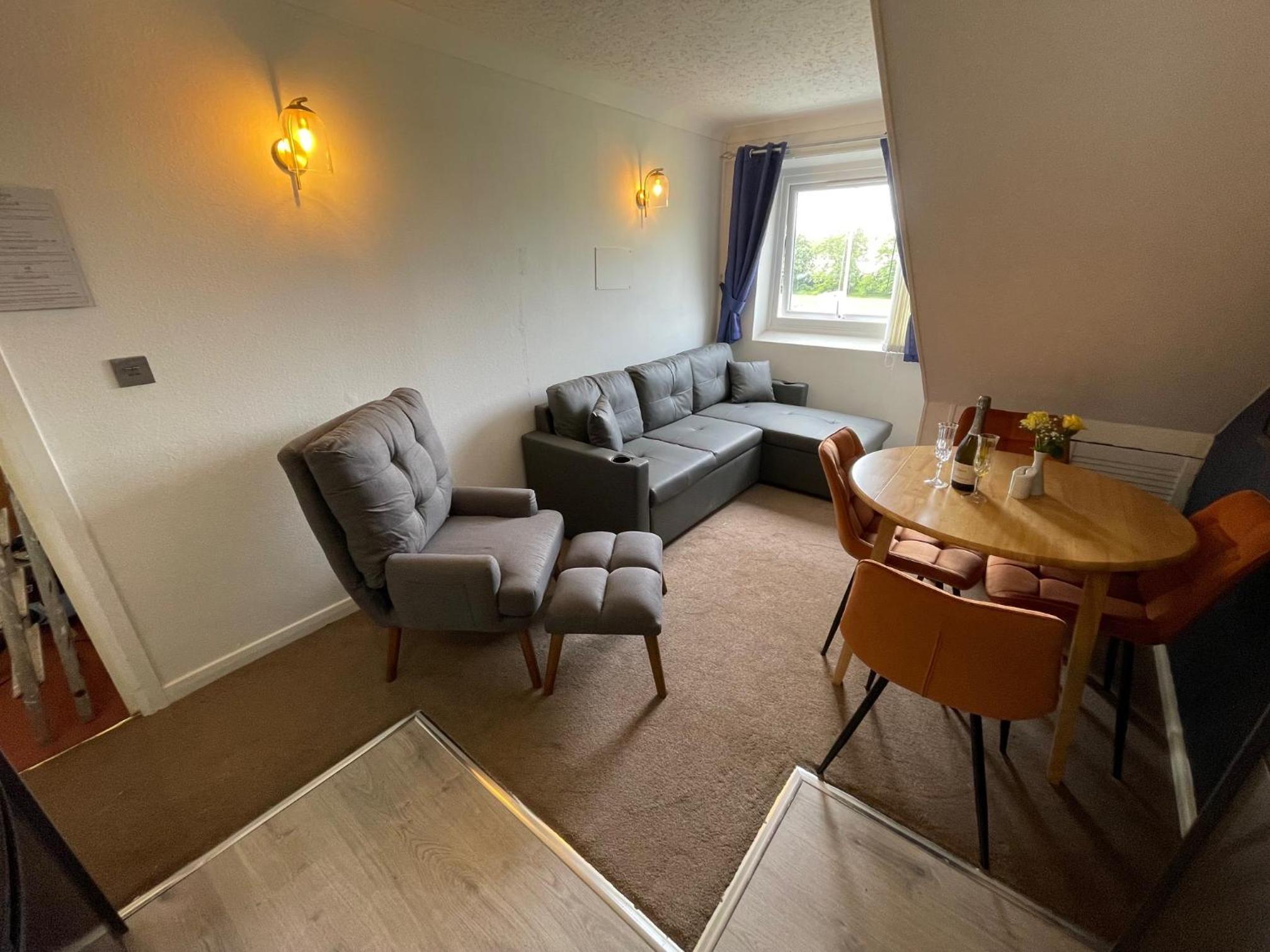 Family Two-Bedroom Apartment with View photo 3