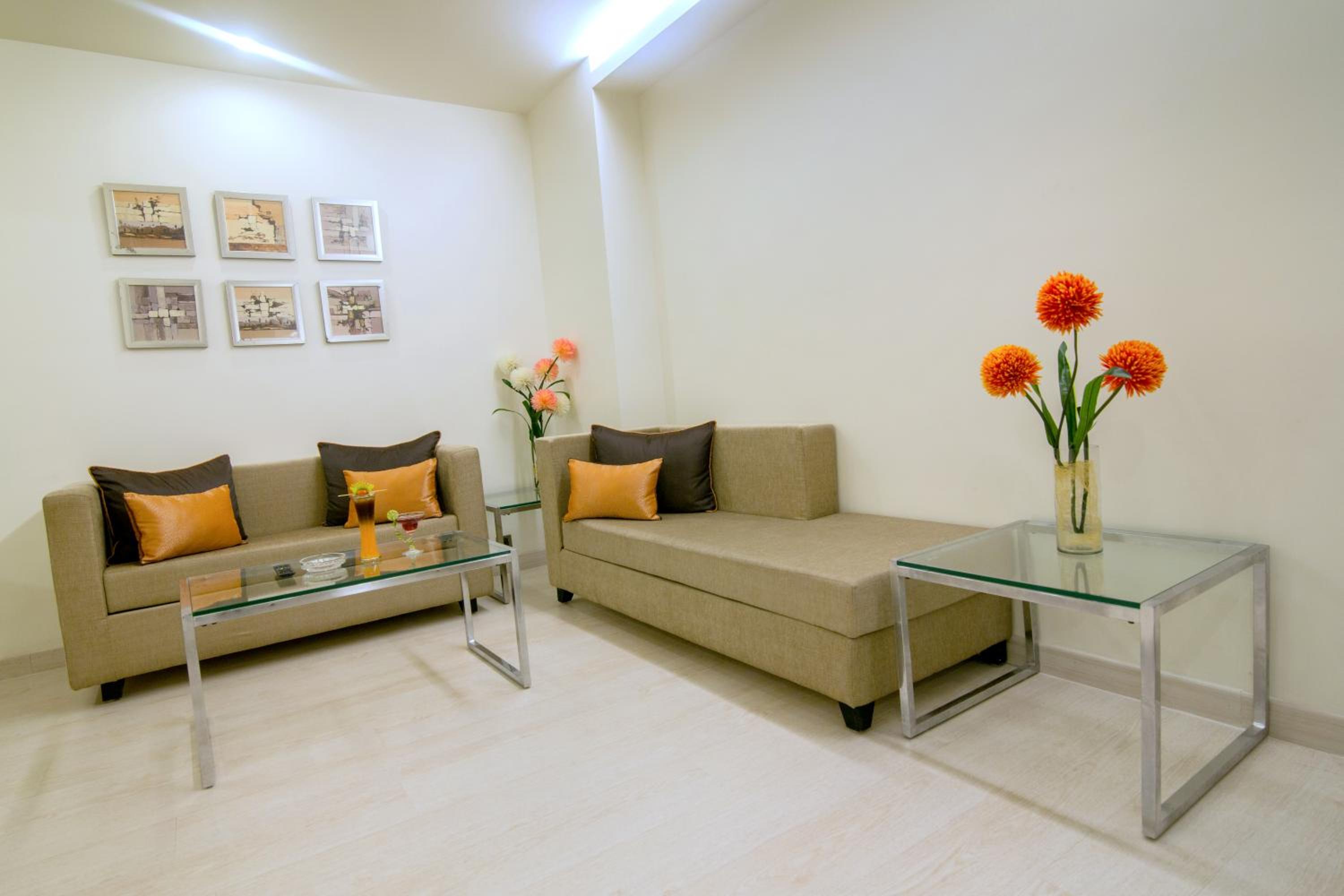 Suite - Photo 7
