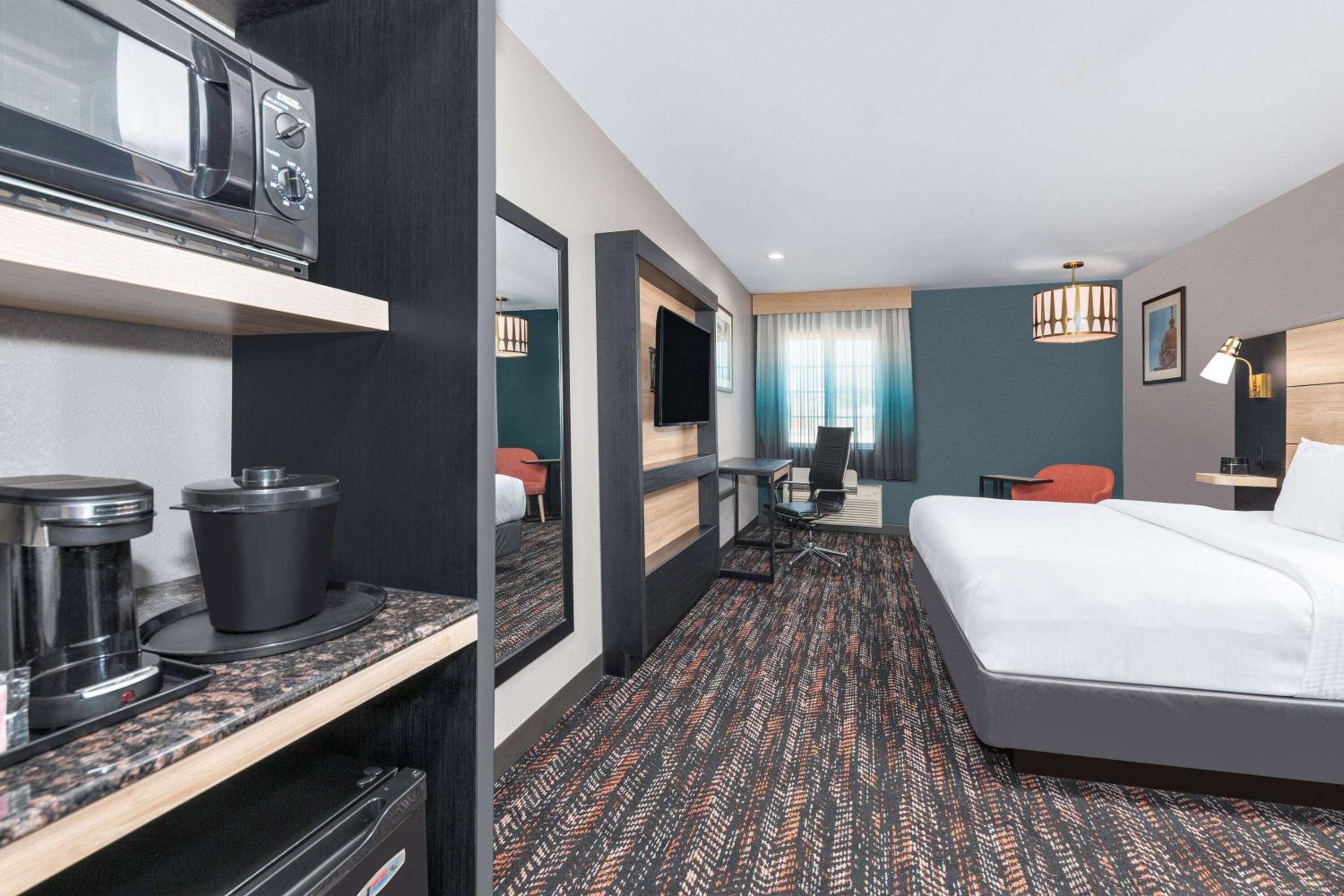 King Room - Non-Smoking - Photo 1